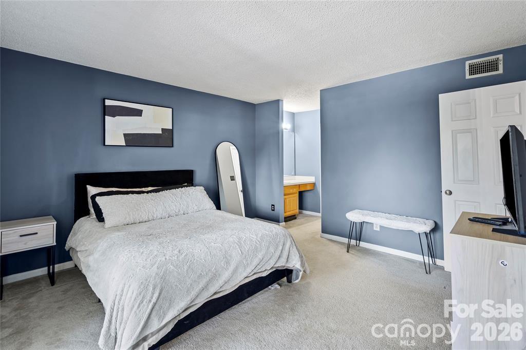 5870 Harris Grove Lane — Charlotte