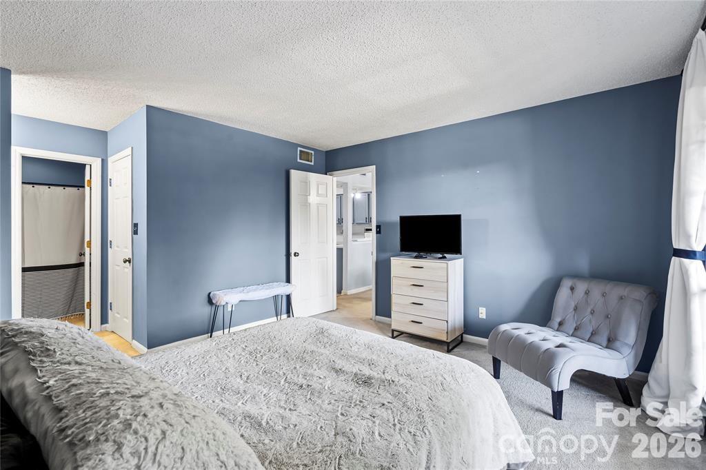 5870 Harris Grove Lane — Charlotte
