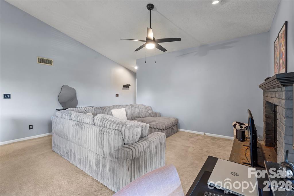 5870 Harris Grove Lane — Charlotte