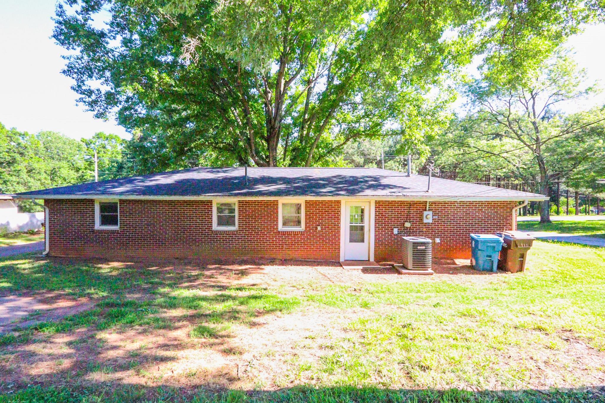 268 Brackett Road — Forest City