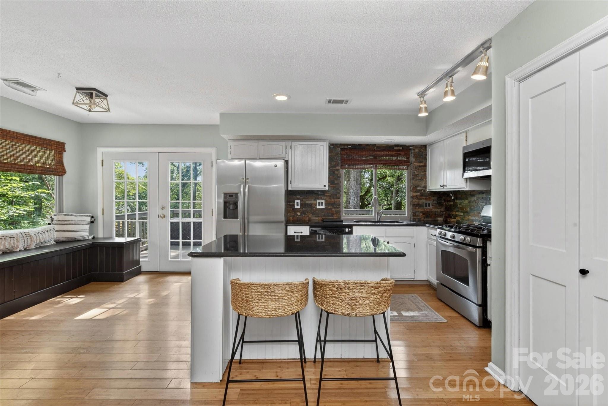 7611 Robin Crest Road — Charlotte