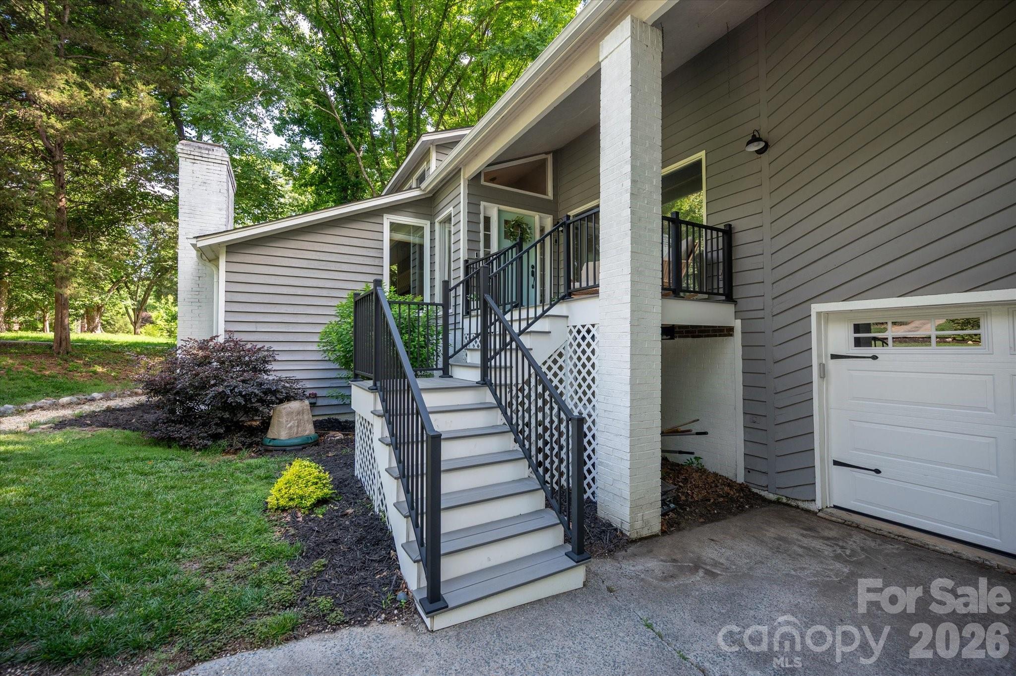 7611 Robin Crest Road — Charlotte