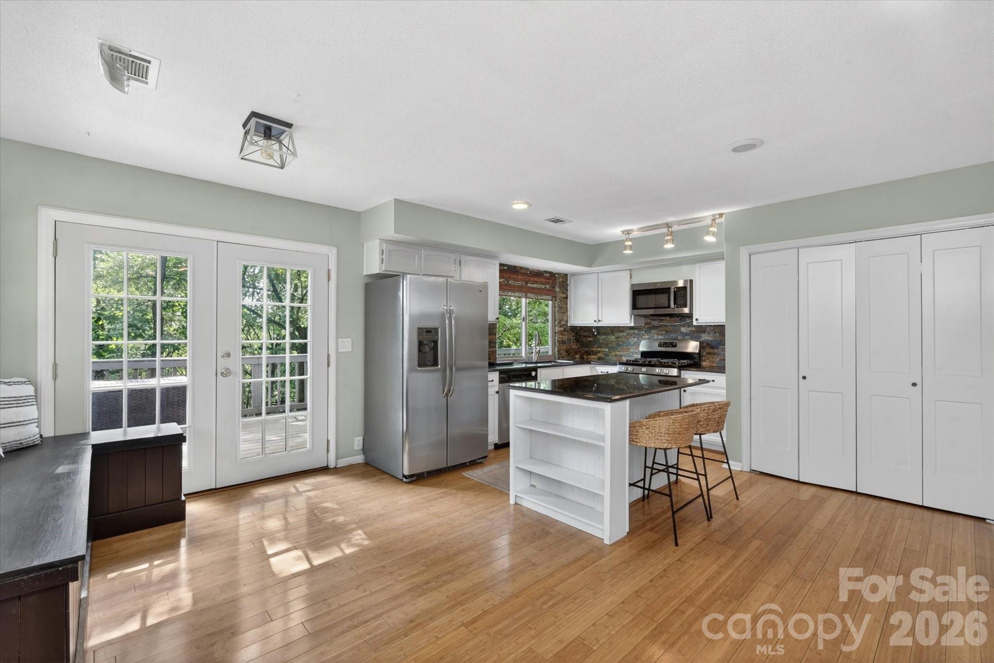 7611 Robin Crest Road — Charlotte