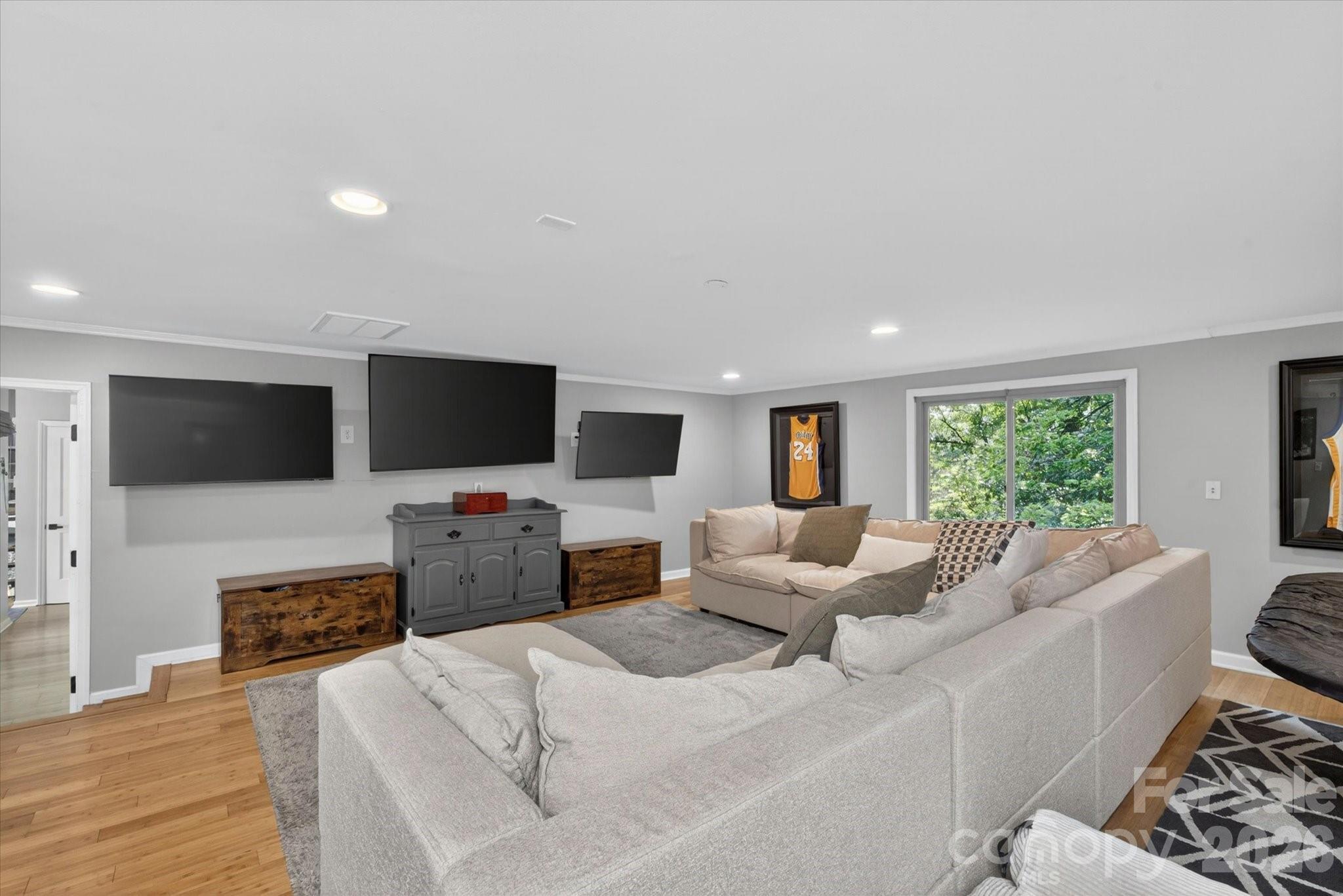 7611 Robin Crest Road — Charlotte