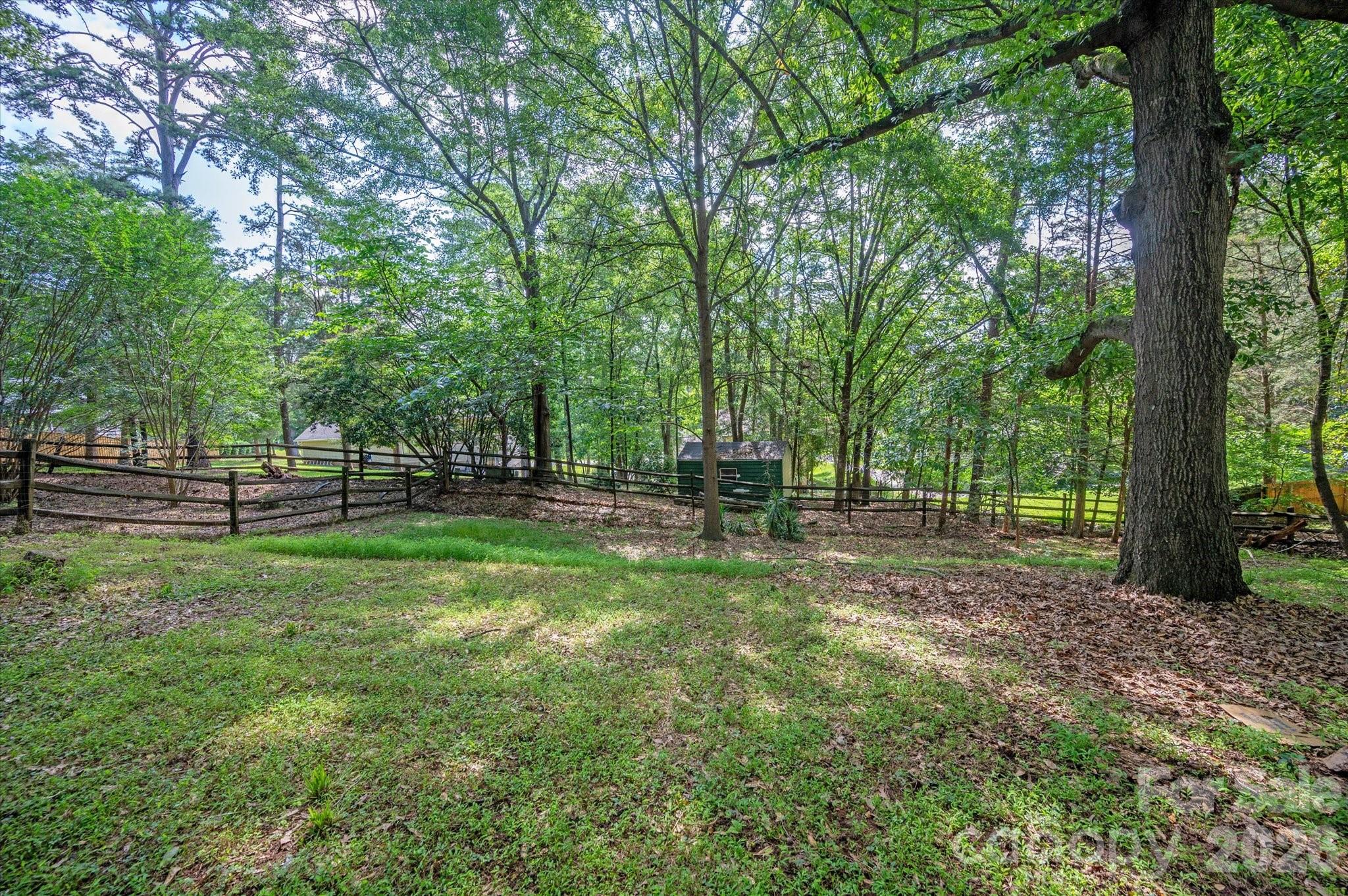 7611 Robin Crest Road — Charlotte