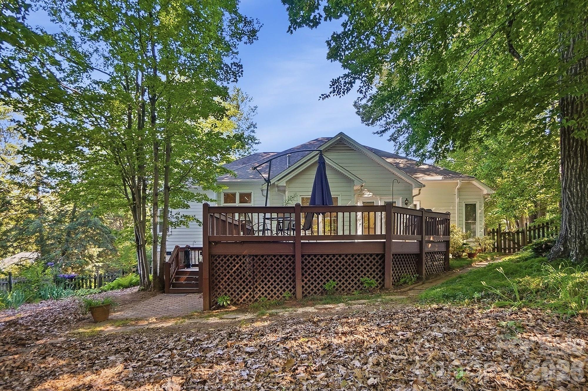 1506 Village Court — Gastonia