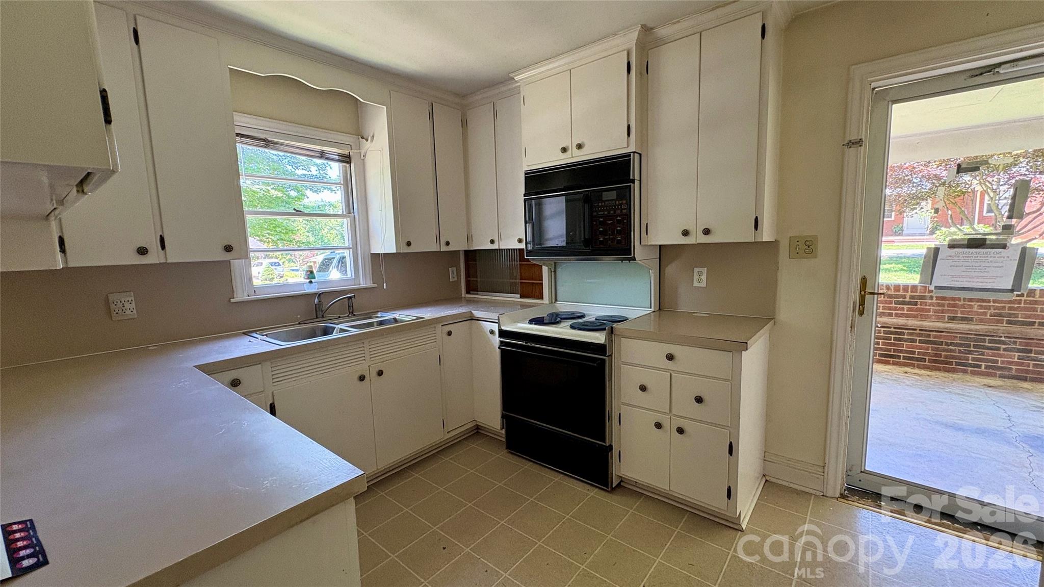 150 31st Avenue NW — Hickory