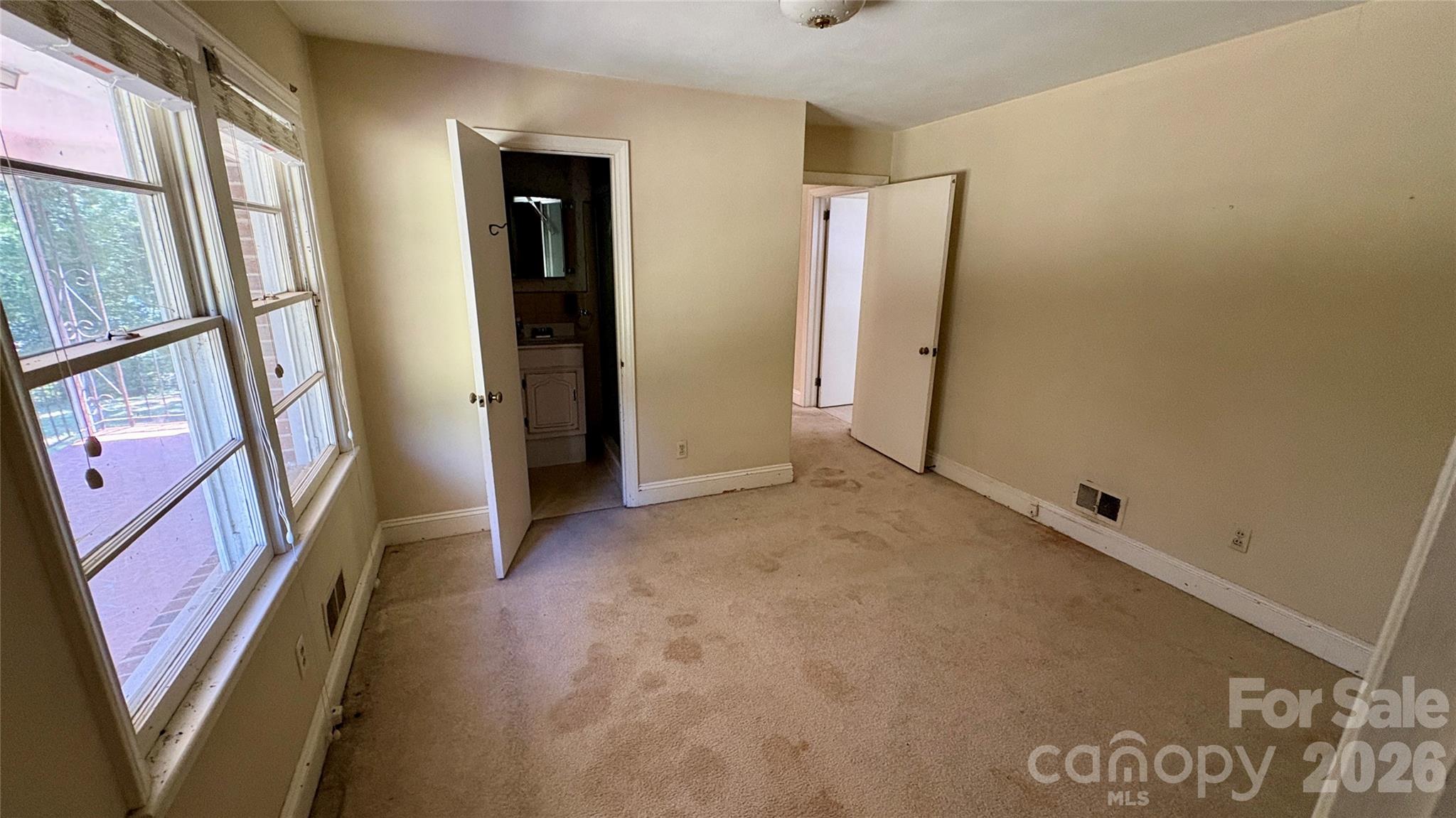 150 31st Avenue NW — Hickory