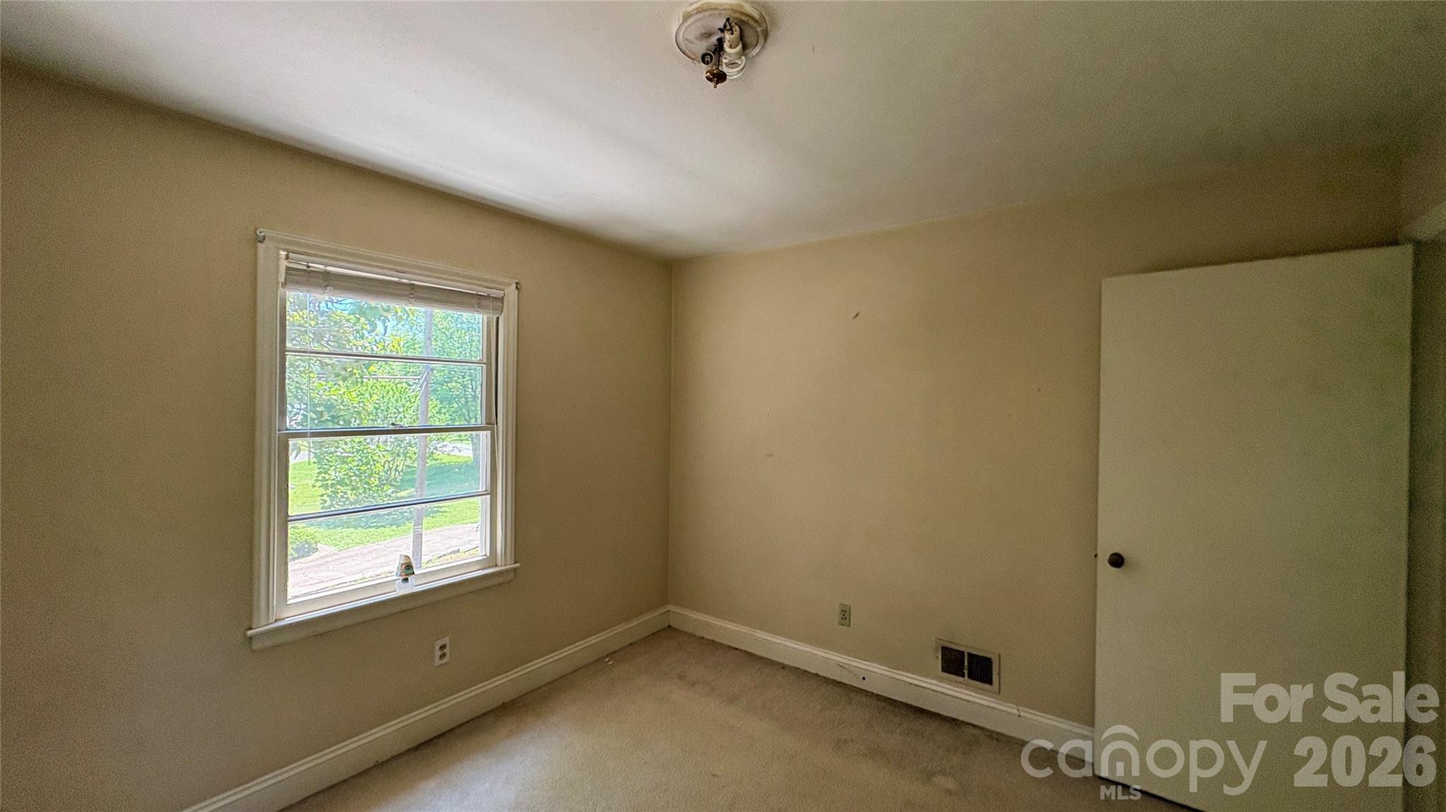 150 31st Avenue NW — Hickory