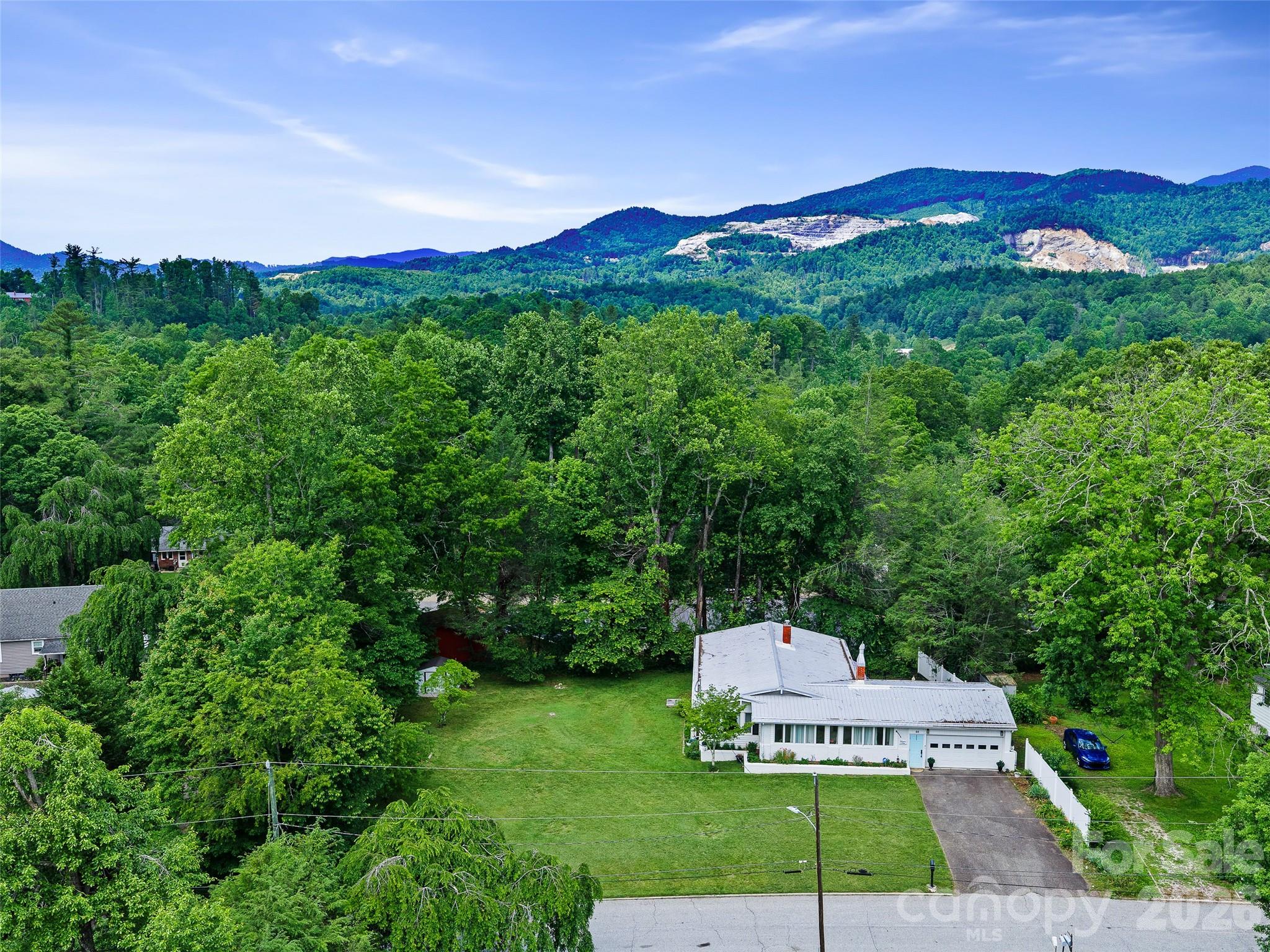 44 Hemlock Avenue — Spruce Pine