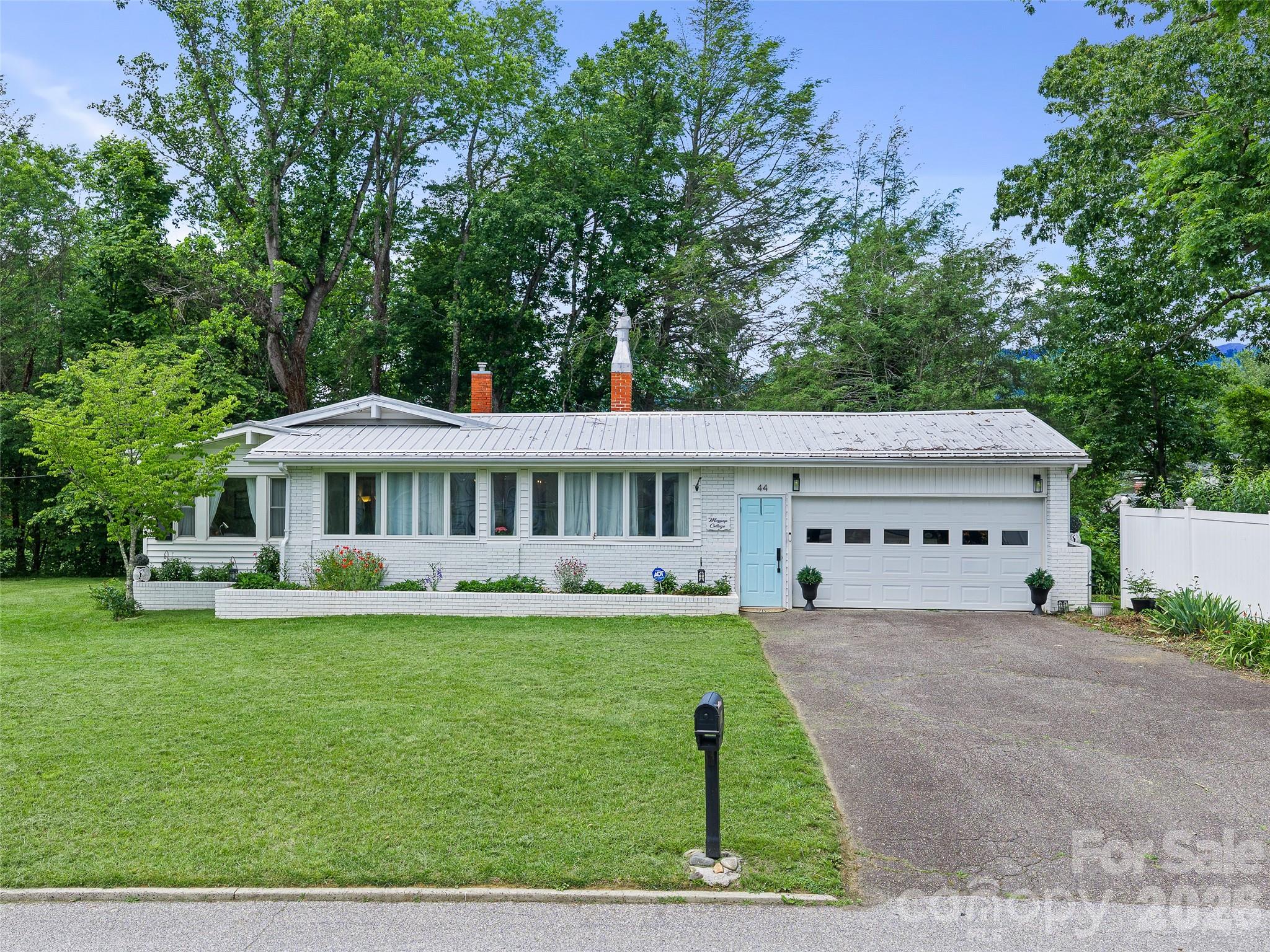 44 Hemlock Avenue — Spruce Pine