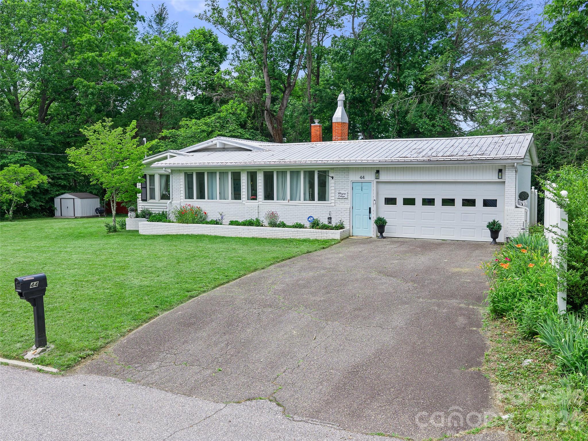 44 Hemlock Avenue — Spruce Pine