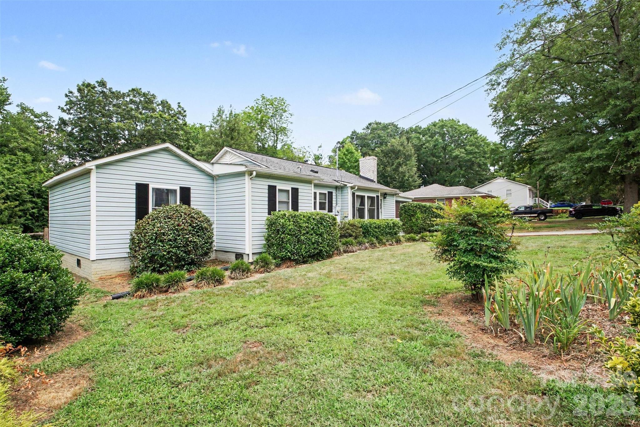 111 Cove Avenue — Mount Holly