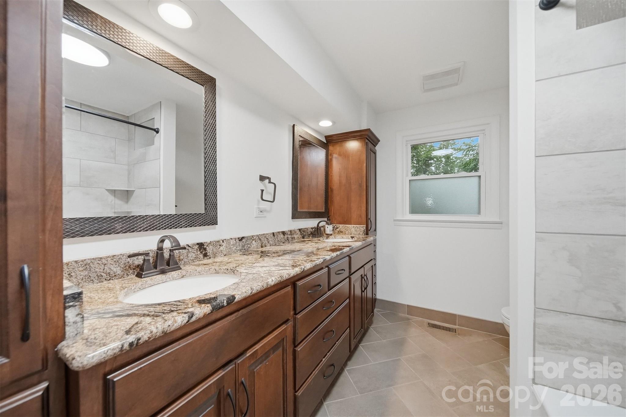 1085 19th Avenue Place NW — Hickory