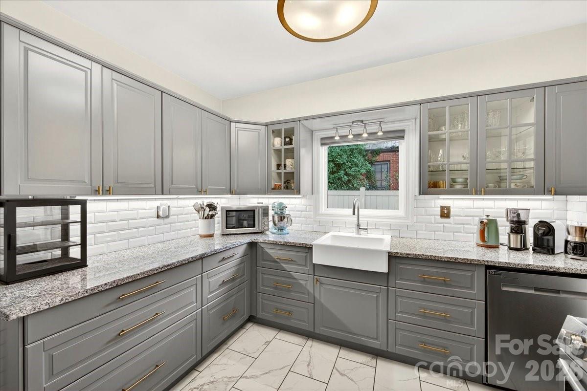 2225 Ashley Road — Charlotte