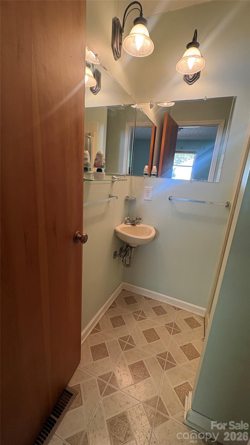 132 Haynes Street — Hendersonville