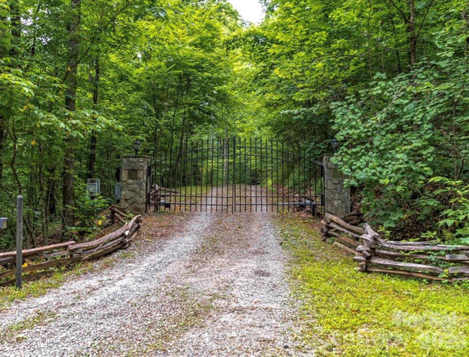 980 Mountain Forest Drive — Union Mills