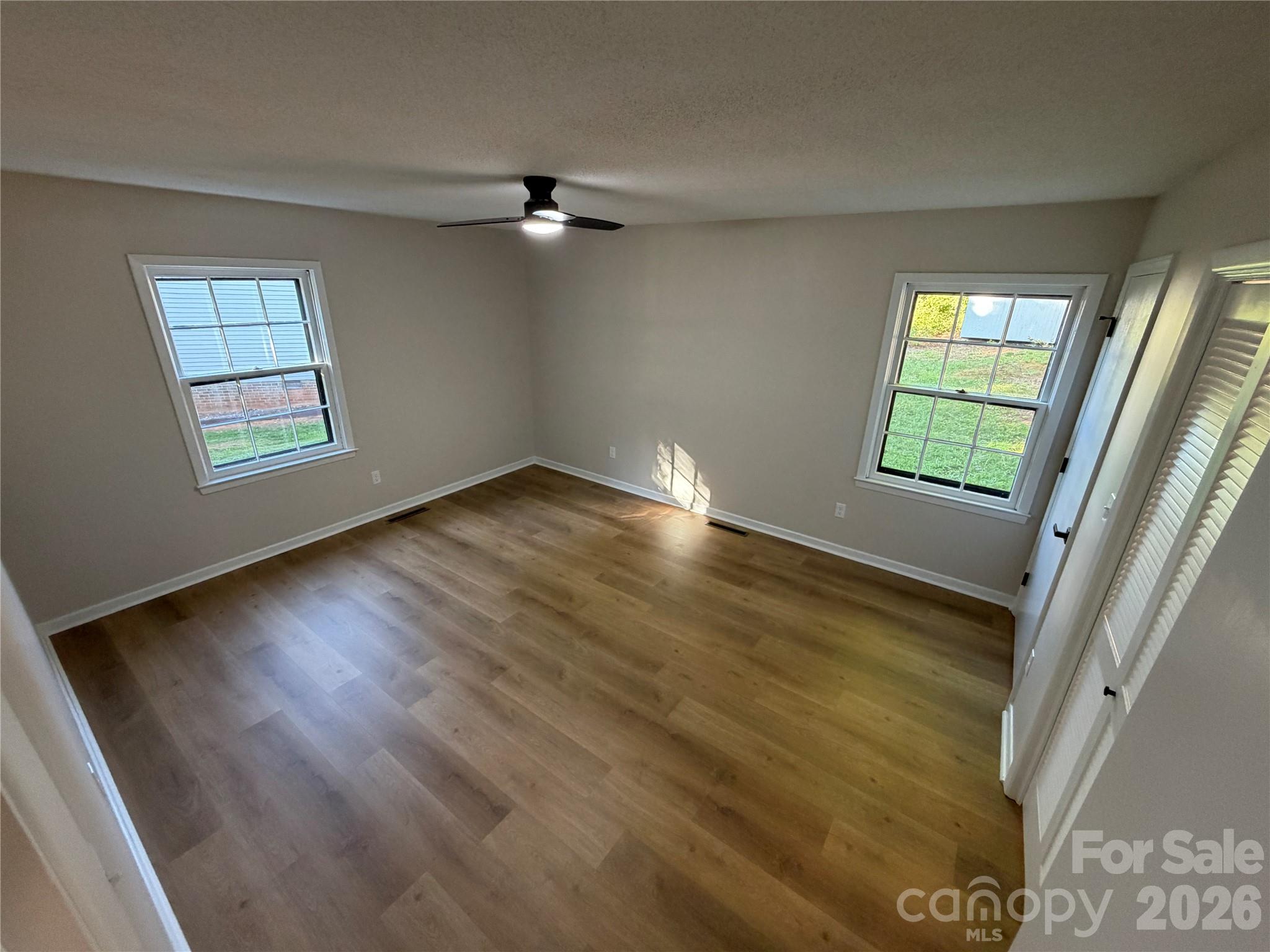 1880 Woodridge Circle — Hickory