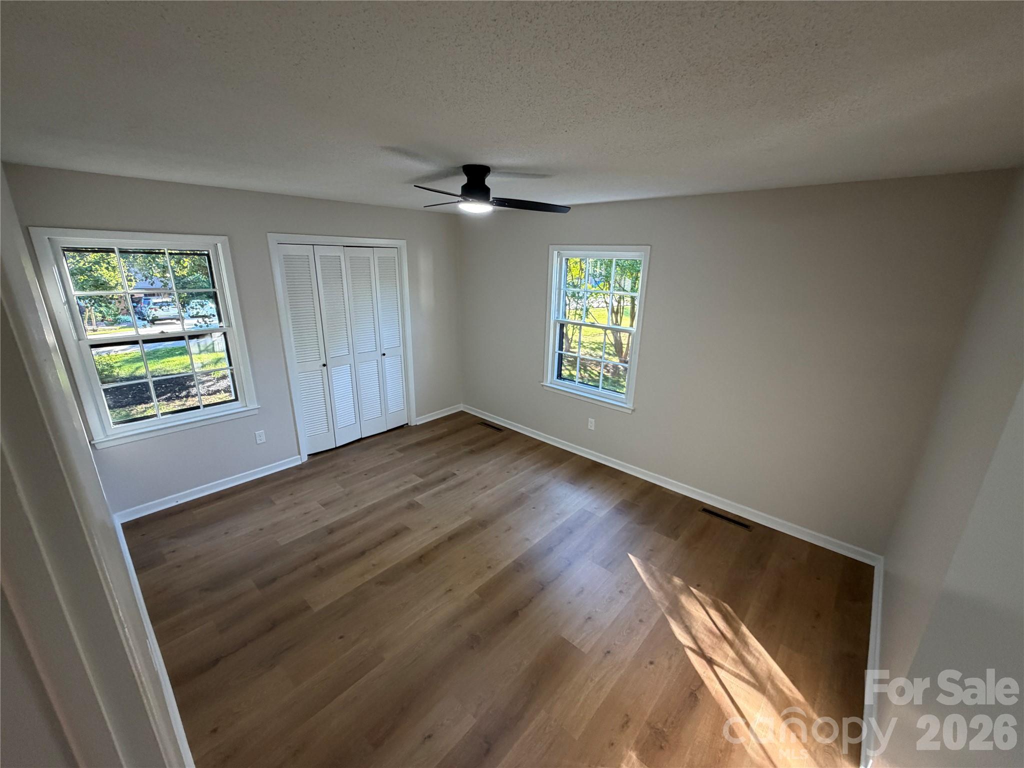 1880 Woodridge Circle — Hickory