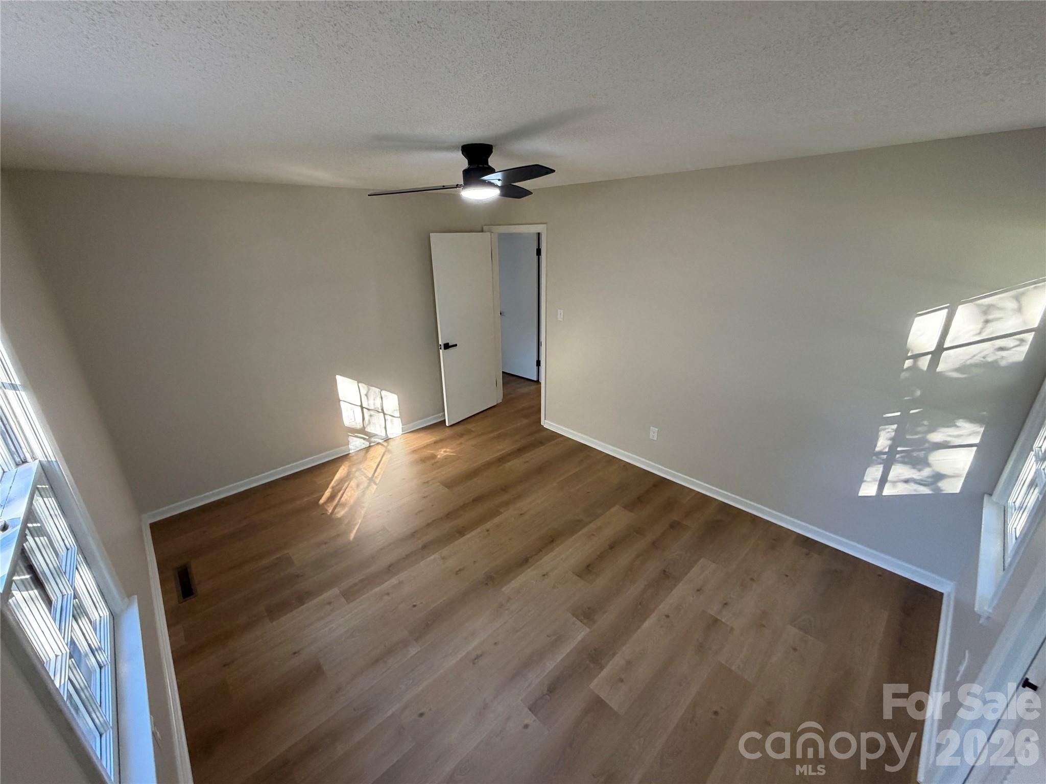1880 Woodridge Circle — Hickory