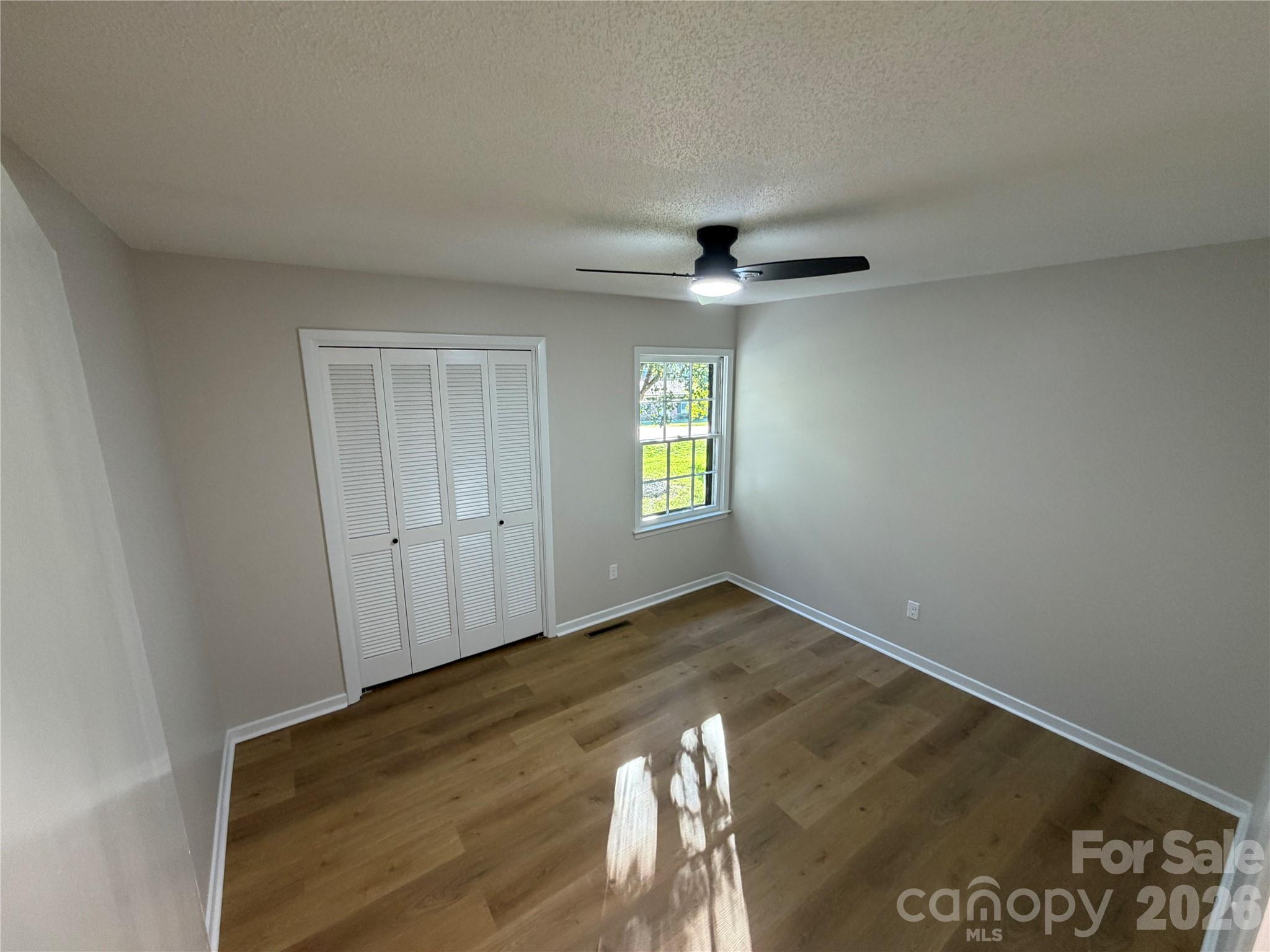 1880 Woodridge Circle — Hickory