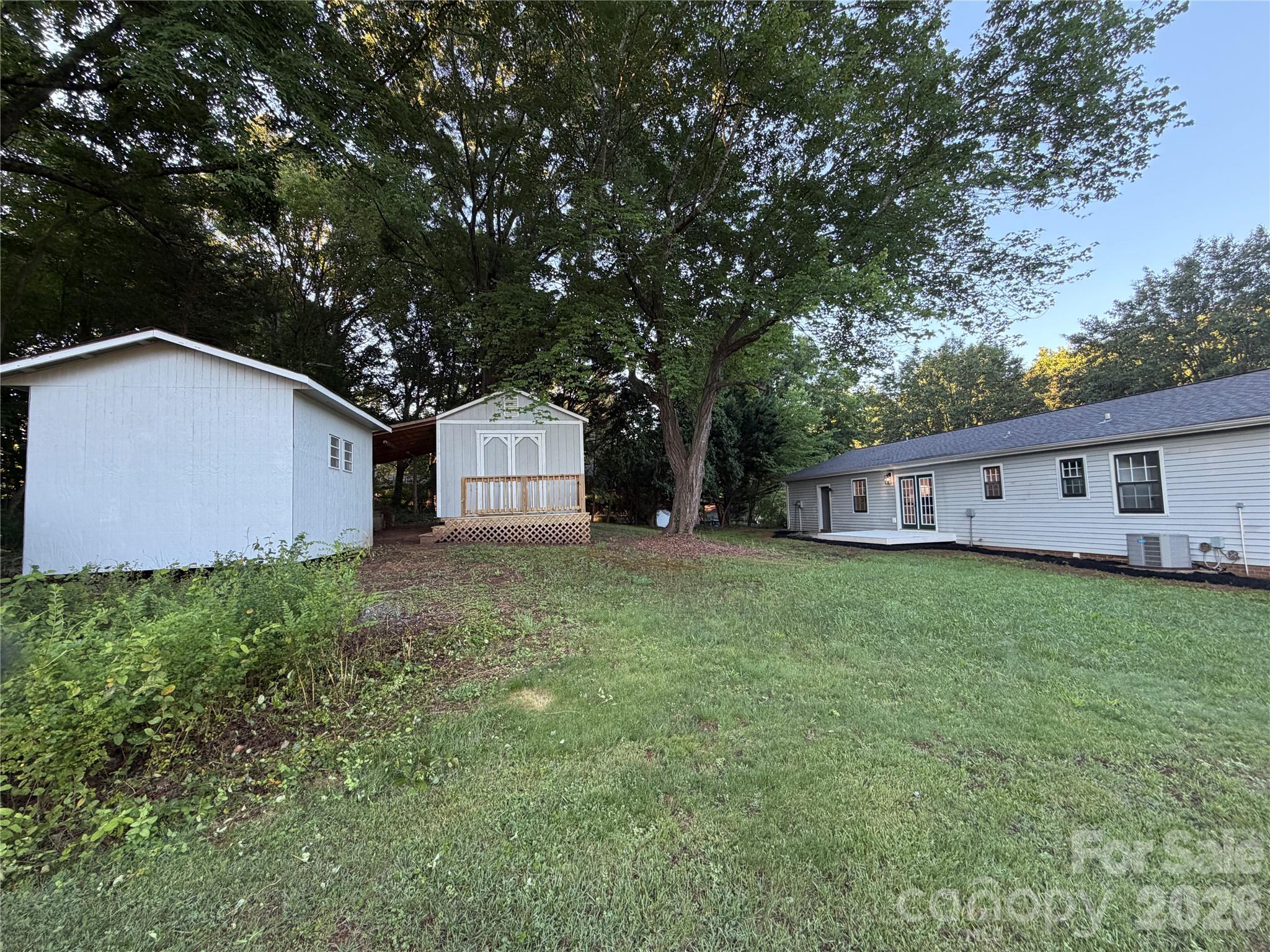 1880 Woodridge Circle — Hickory