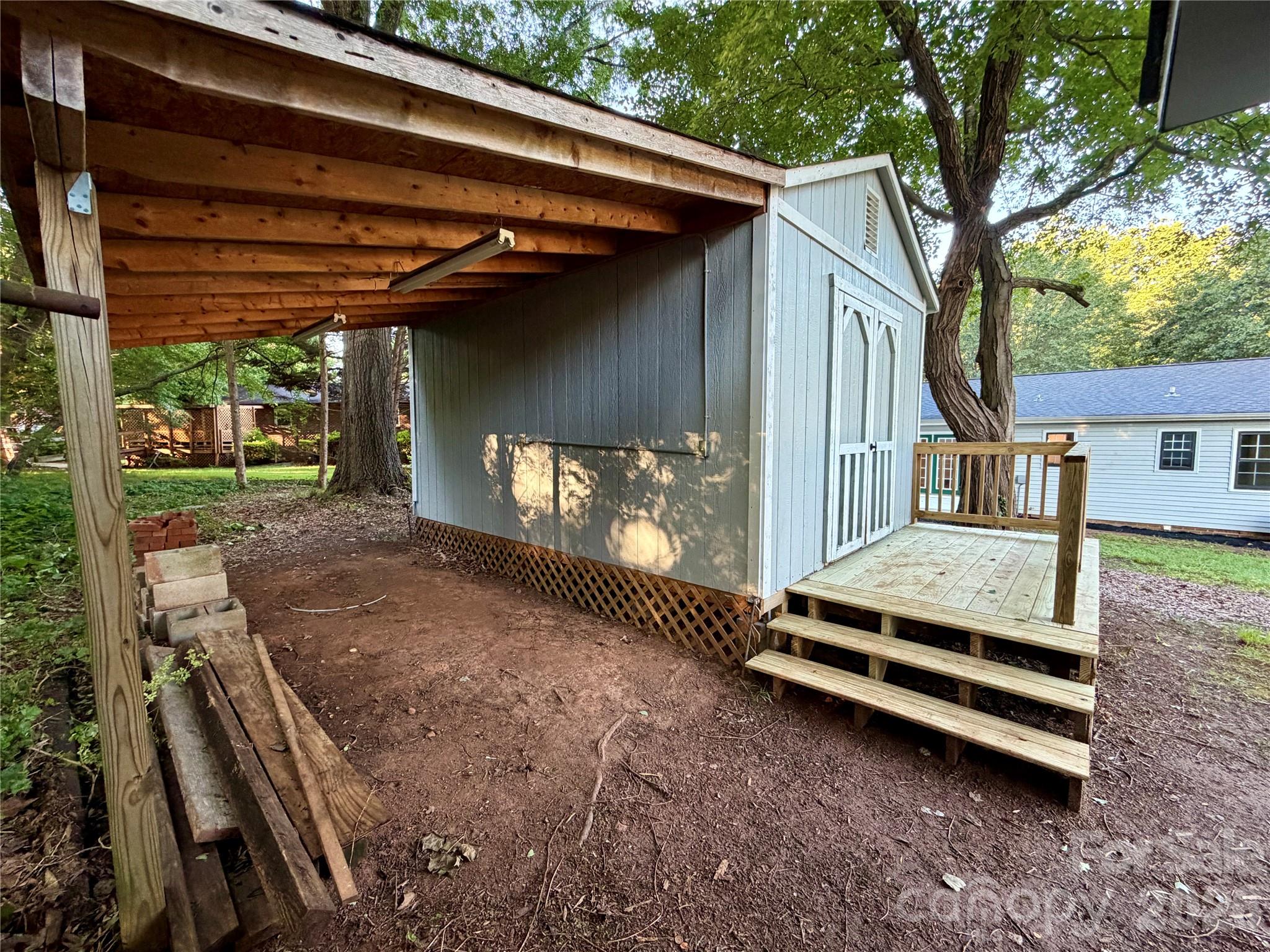 1880 Woodridge Circle — Hickory