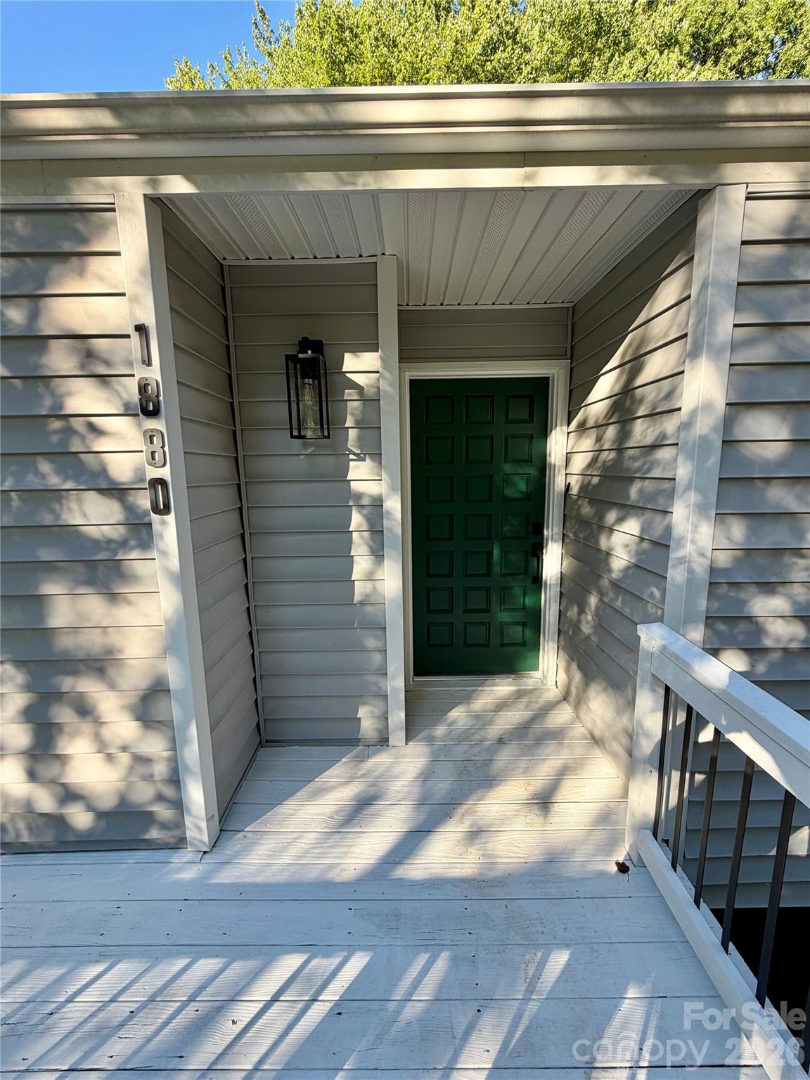 1880 Woodridge Circle — Hickory