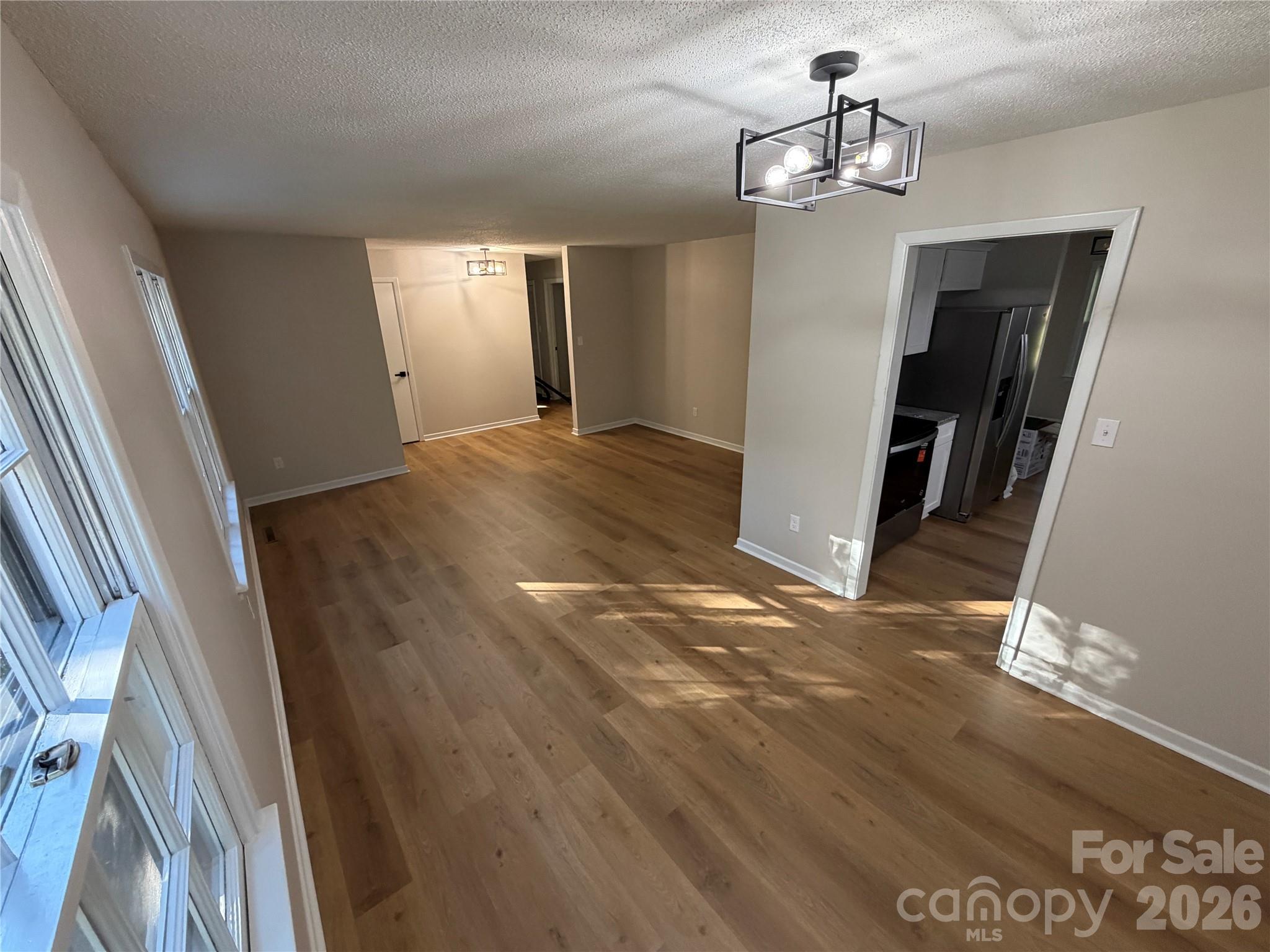 1880 Woodridge Circle — Hickory