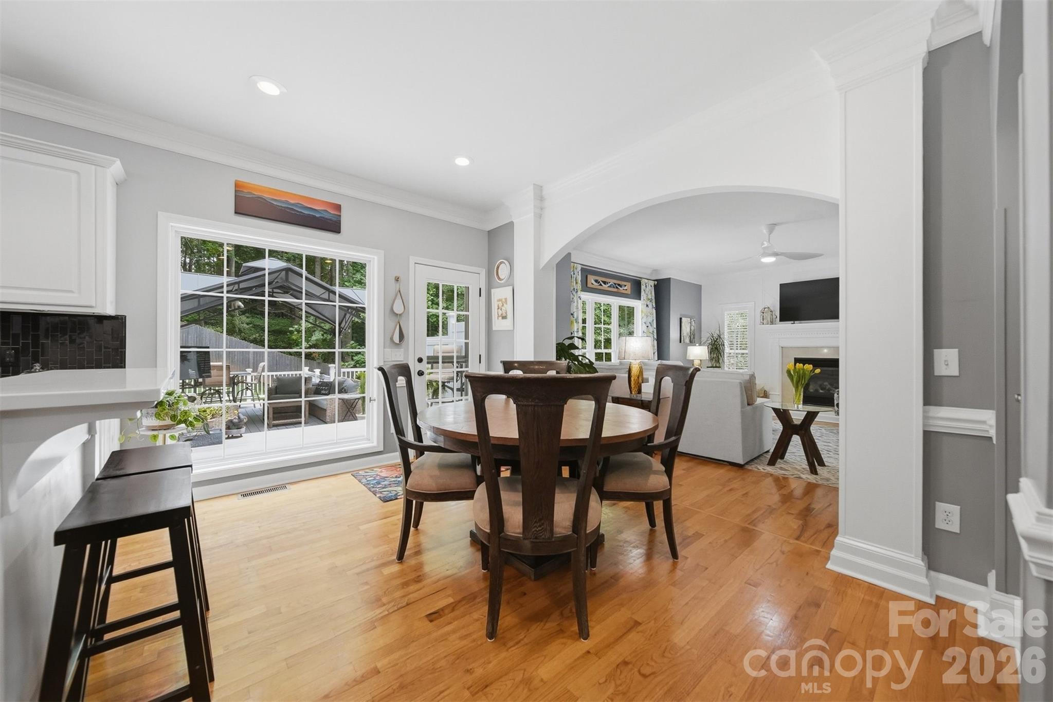 5780 Crown Terrace — Hickory
