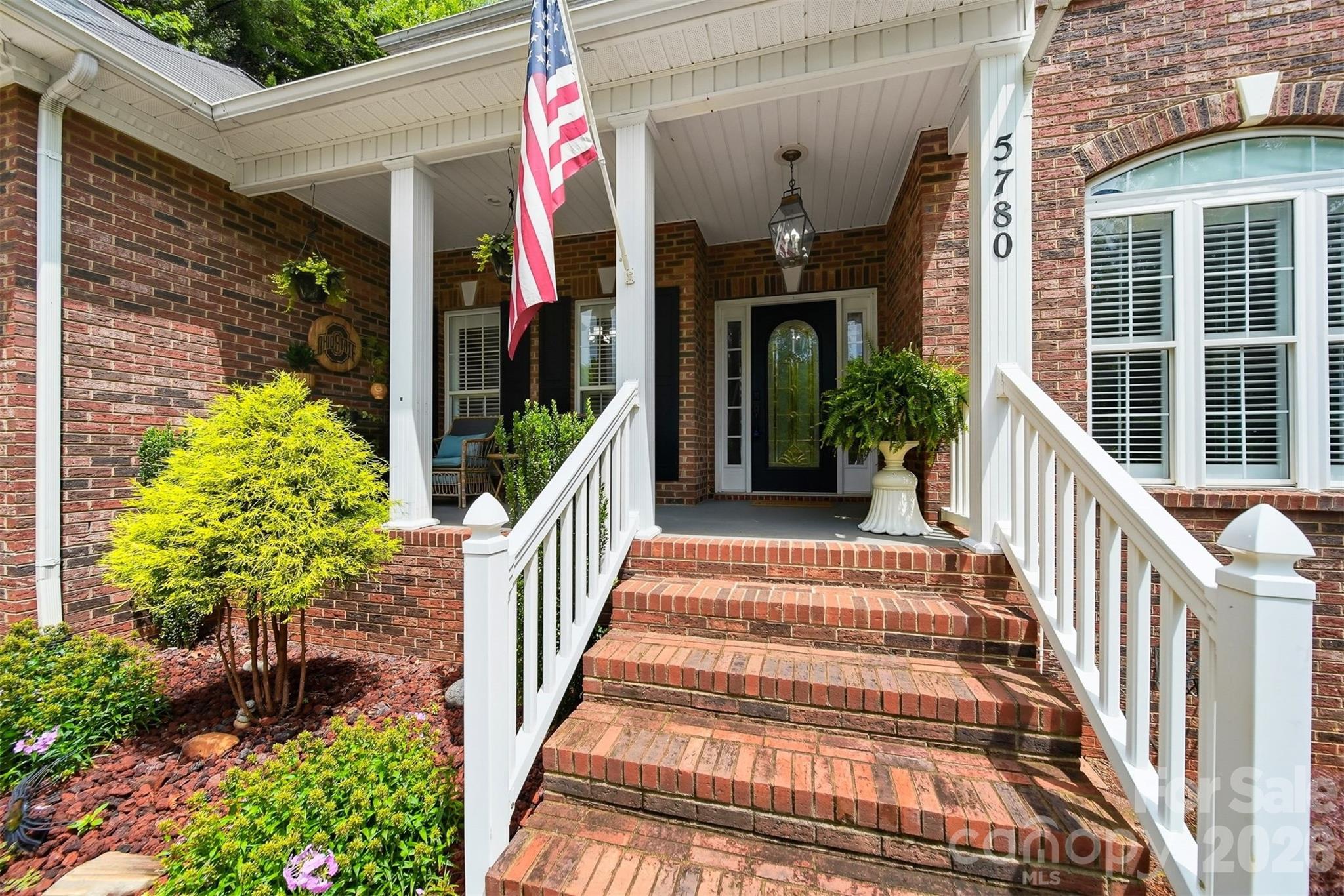 5780 Crown Terrace — Hickory