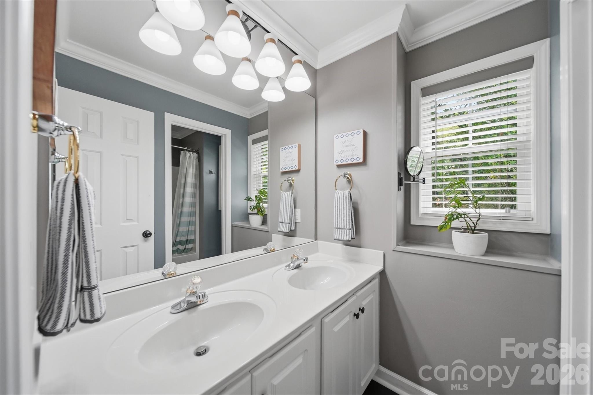 5780 Crown Terrace — Hickory