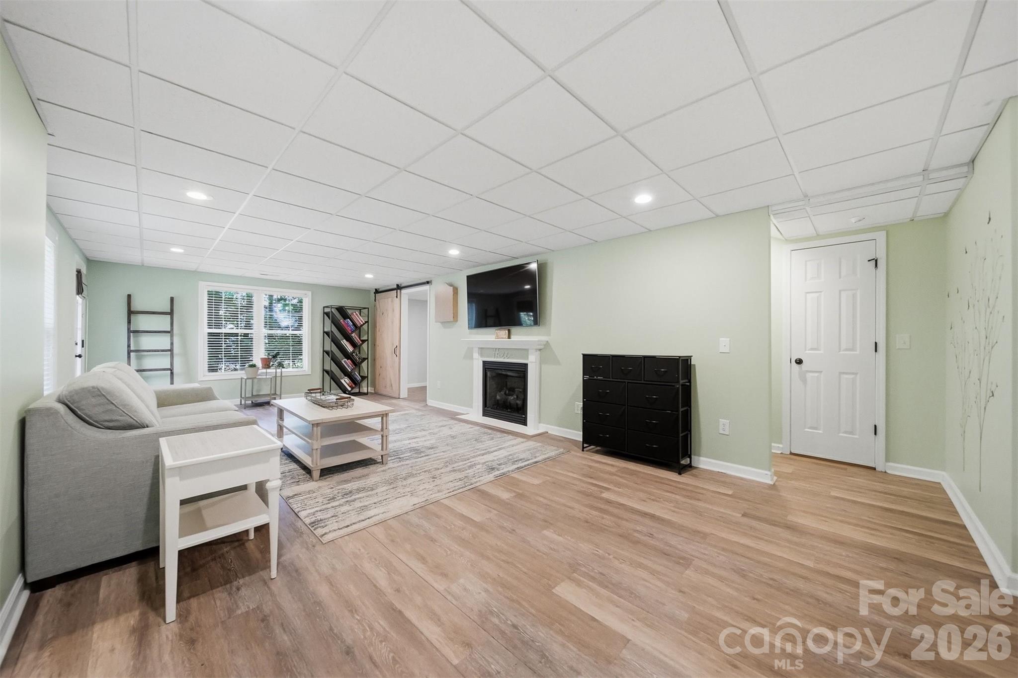 5780 Crown Terrace — Hickory