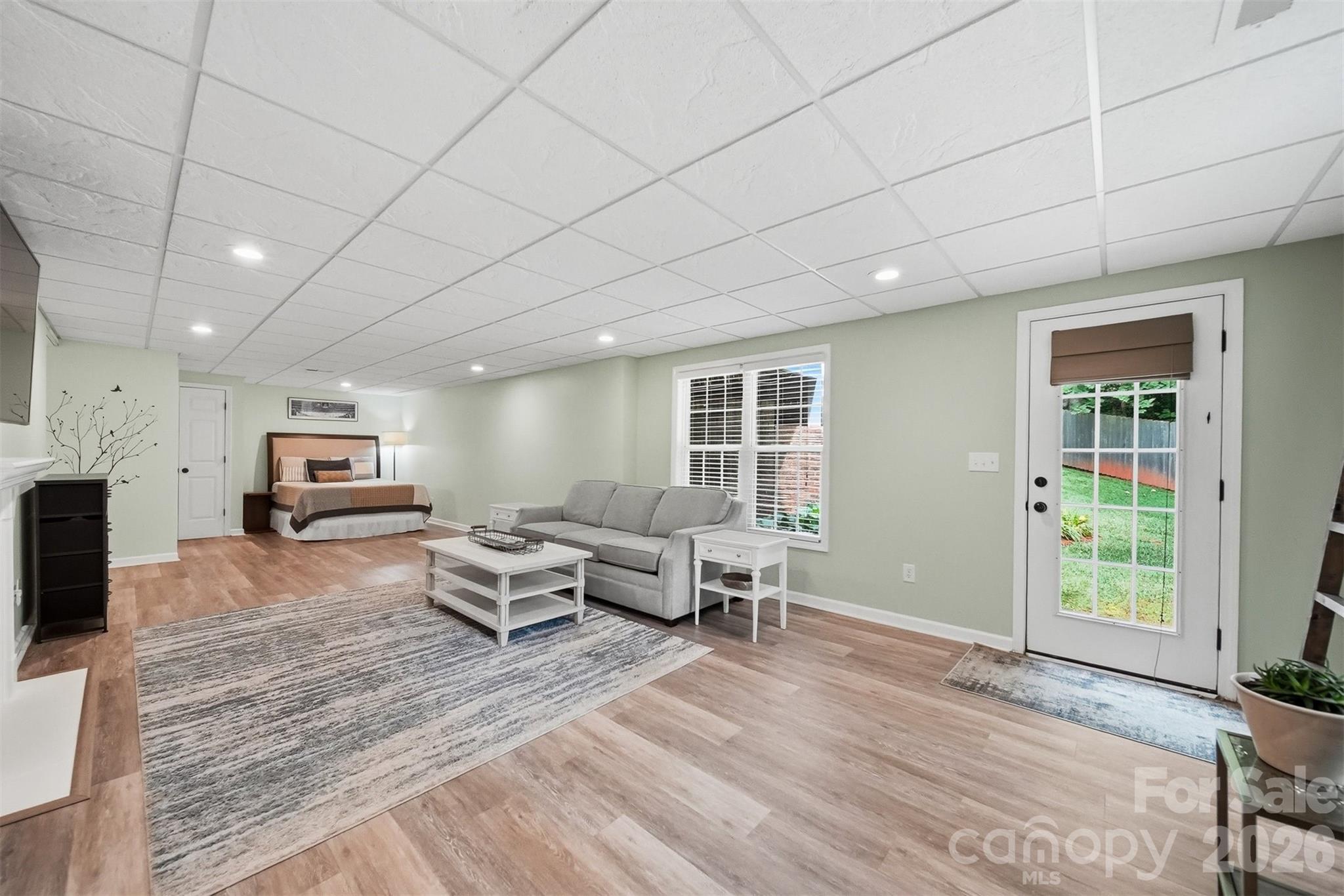5780 Crown Terrace — Hickory