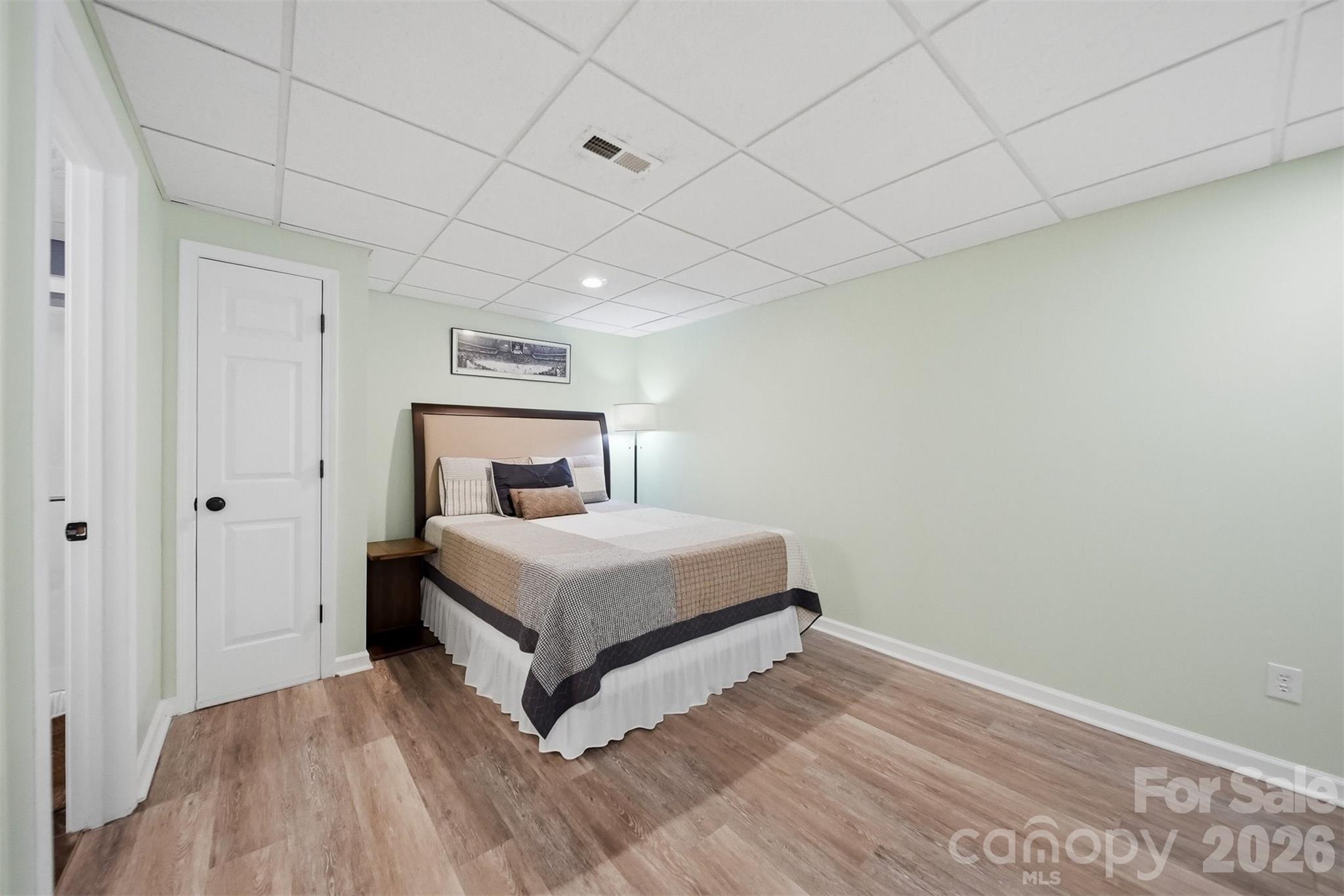 5780 Crown Terrace — Hickory