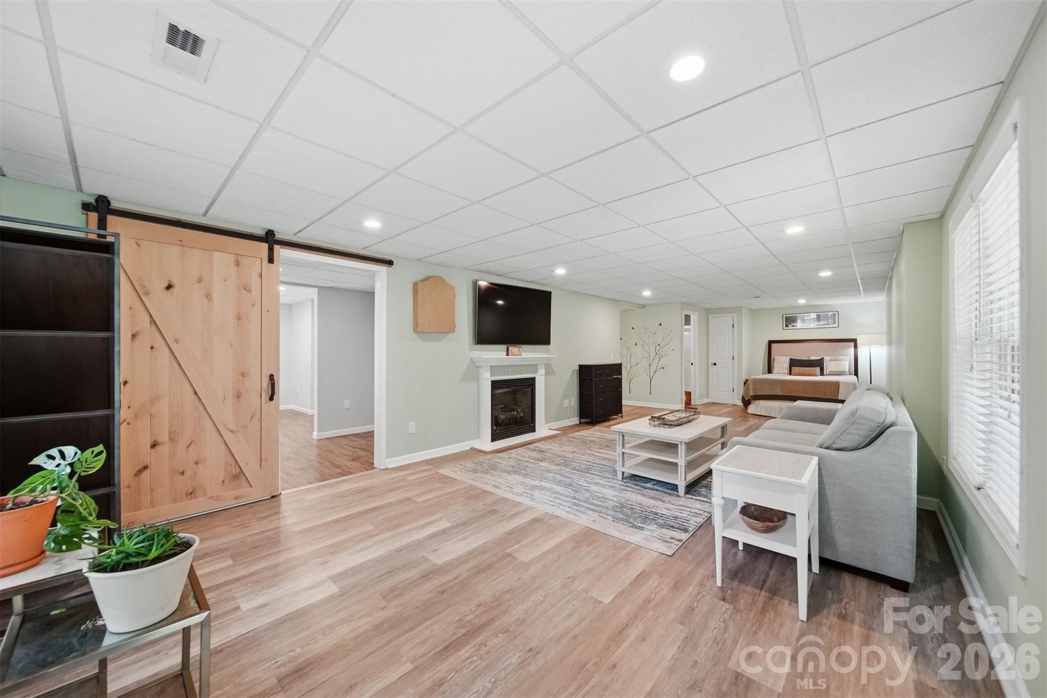 5780 Crown Terrace — Hickory