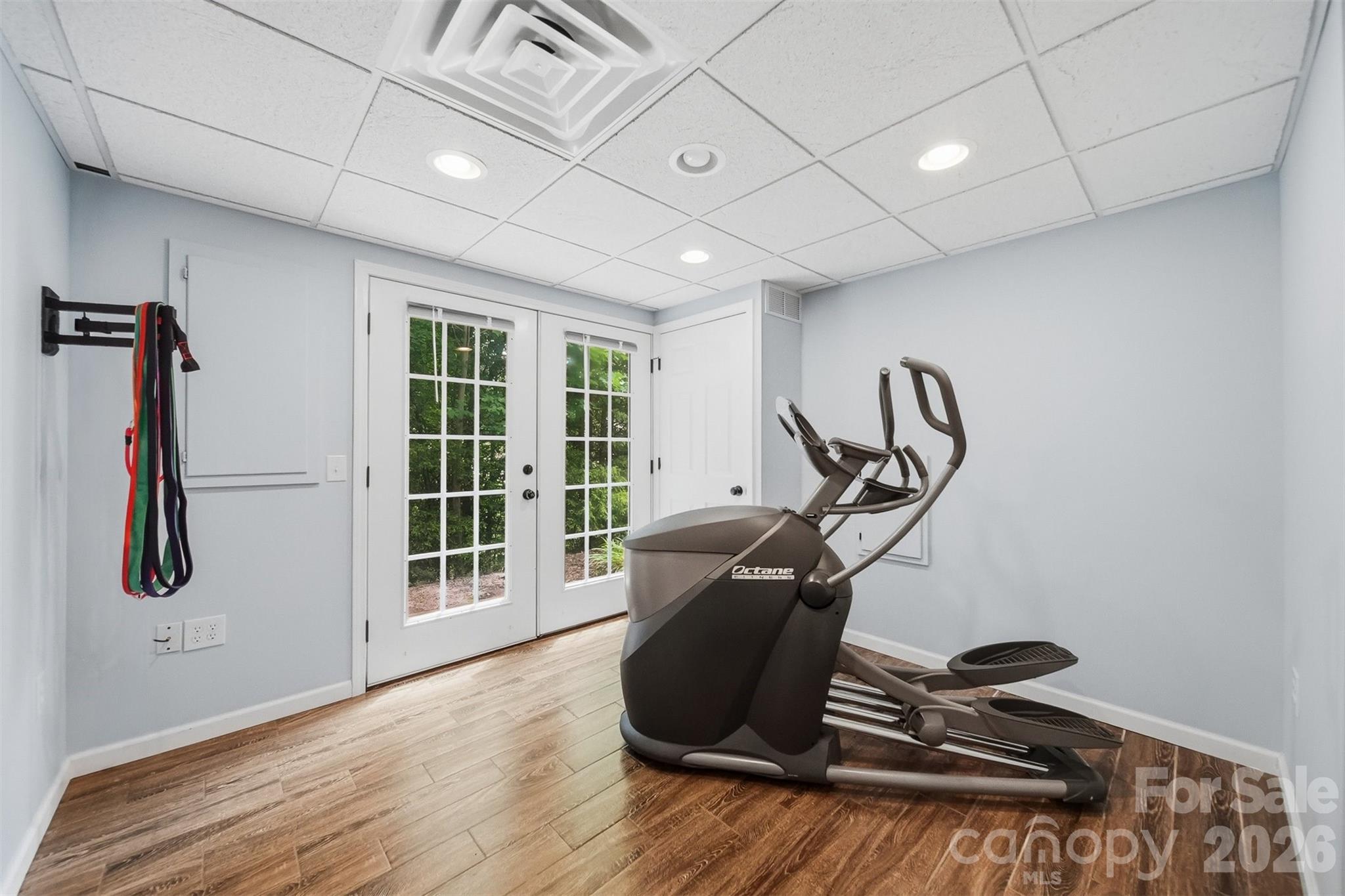 5780 Crown Terrace — Hickory