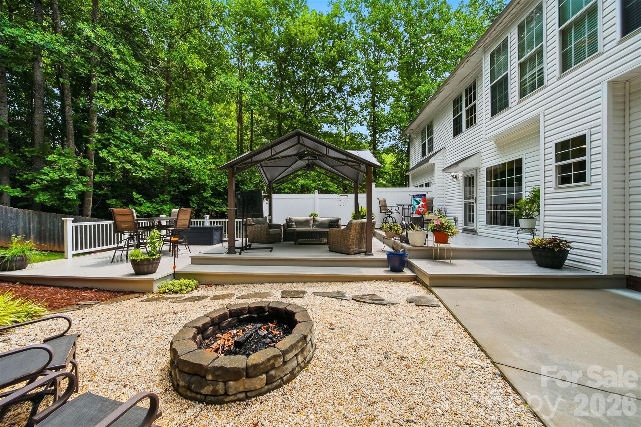 5780 Crown Terrace — Hickory