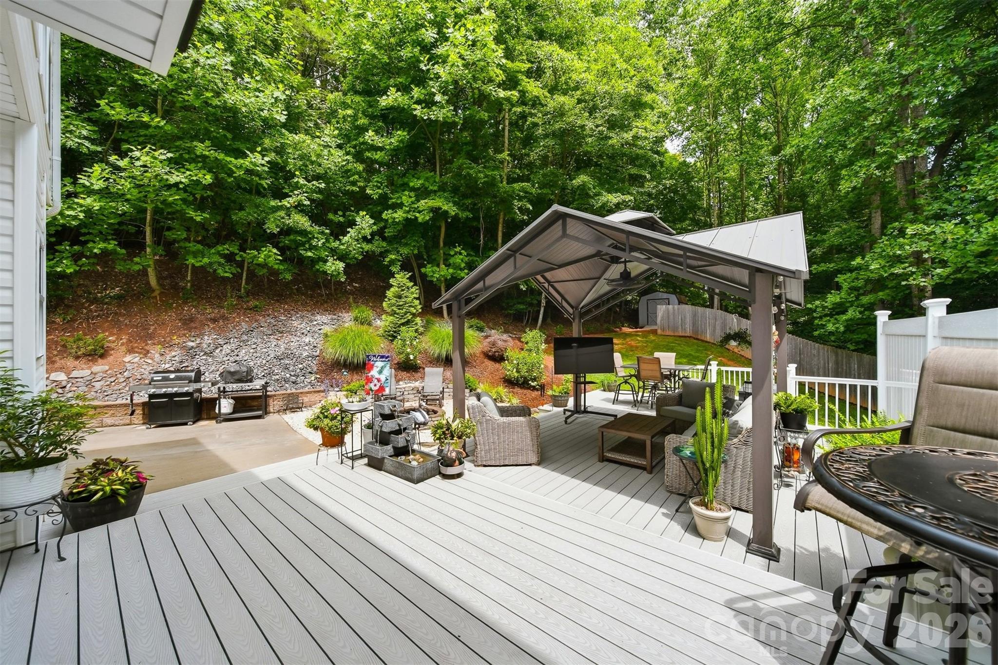 5780 Crown Terrace — Hickory