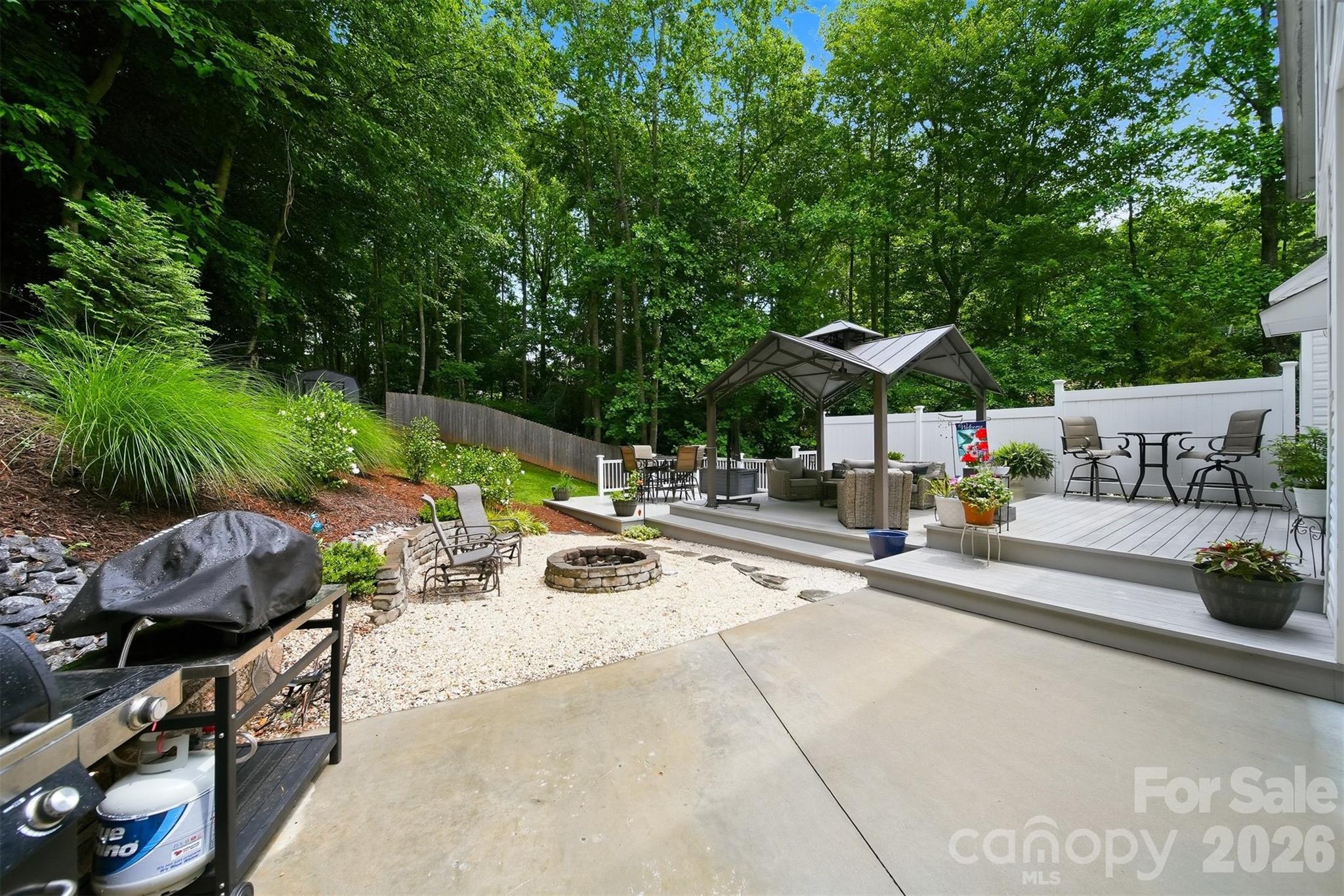 5780 Crown Terrace — Hickory