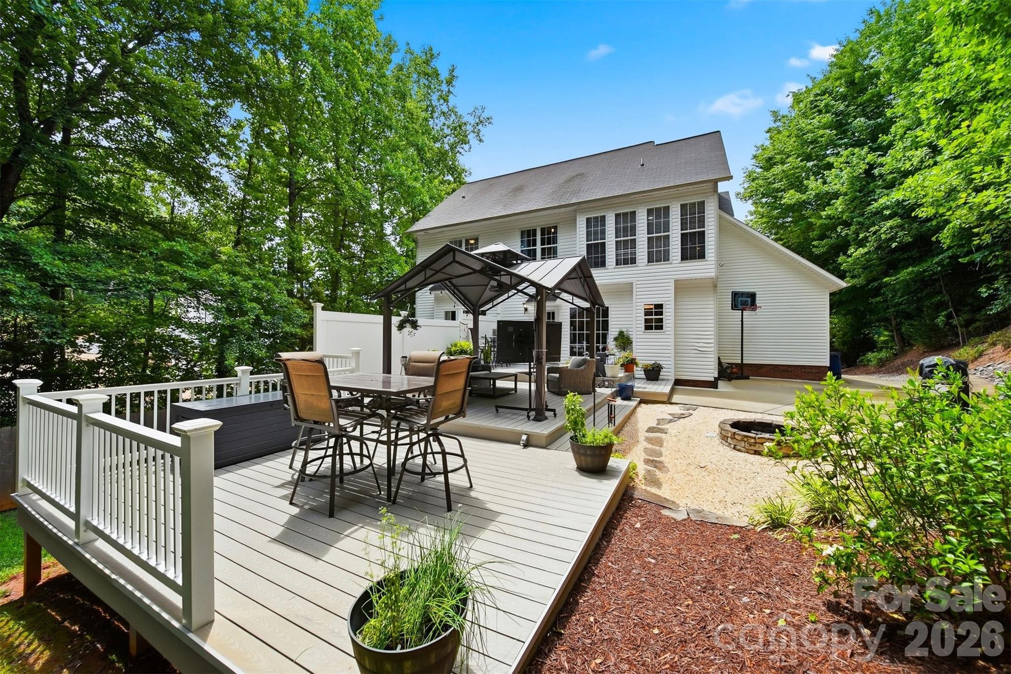 5780 Crown Terrace — Hickory