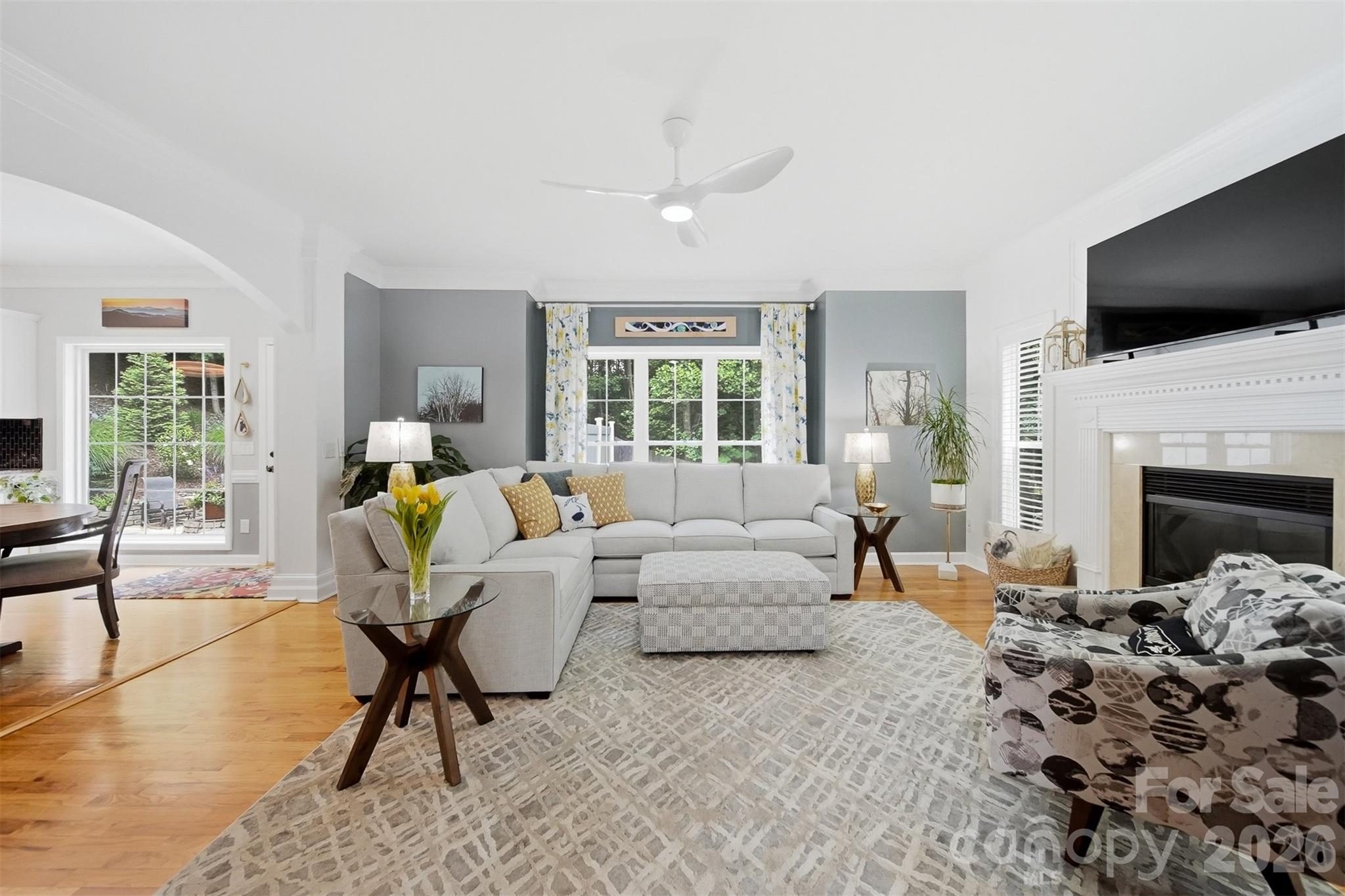 5780 Crown Terrace — Hickory