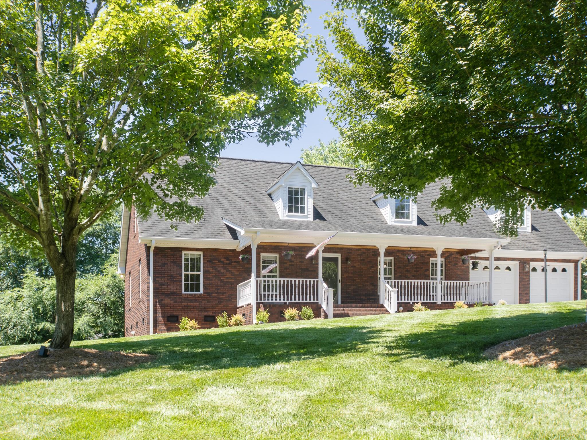 305 Imperial Way — Albemarle