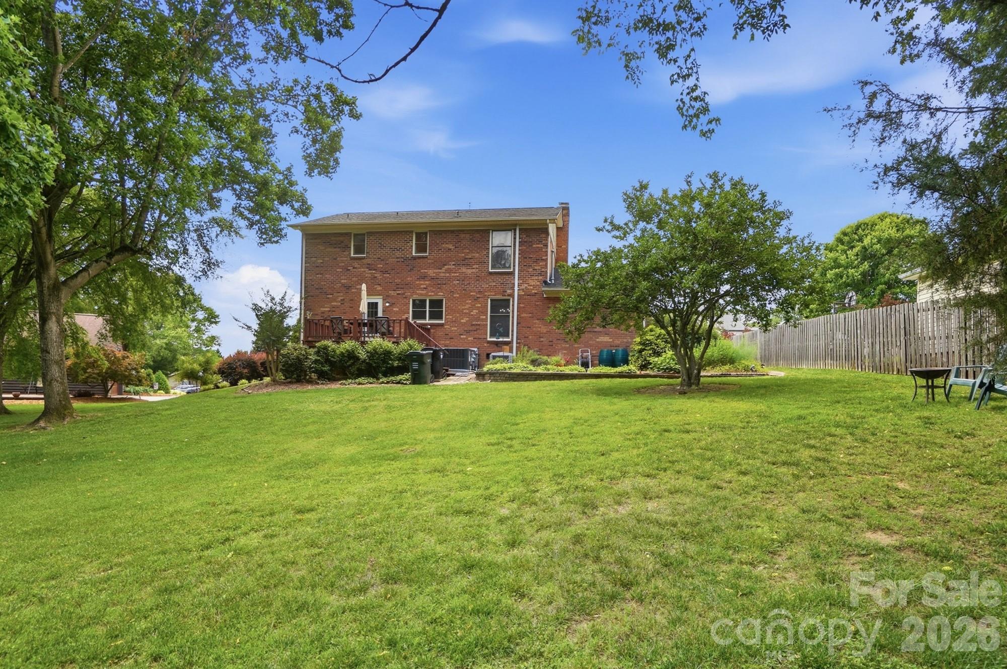 804 Mcgregor Drive NE — Concord