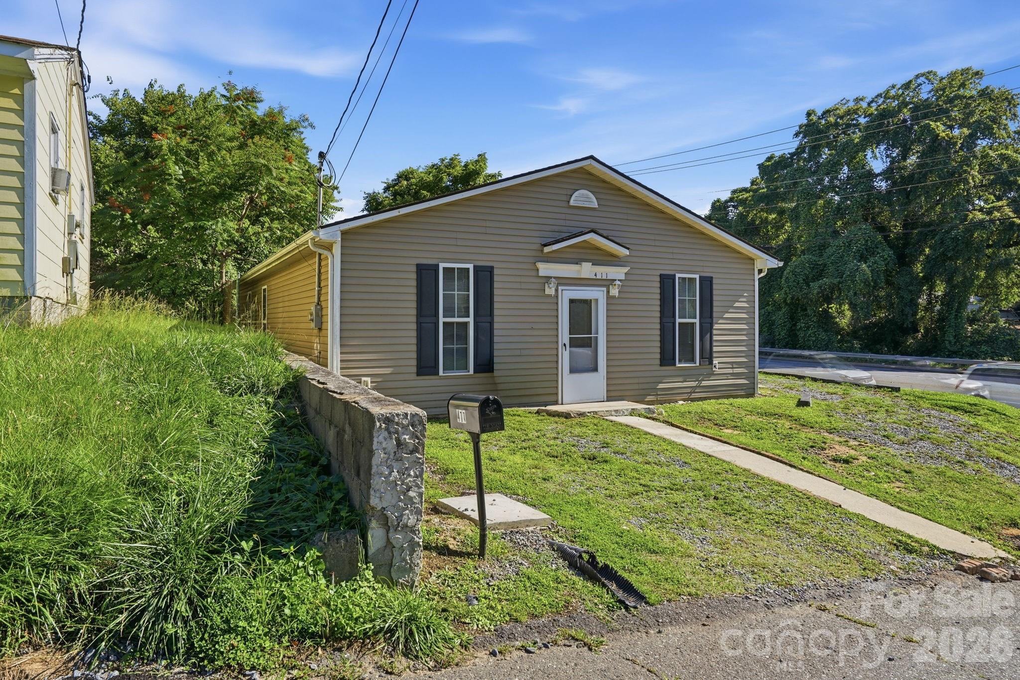 411 W Sullivan Street — Gastonia