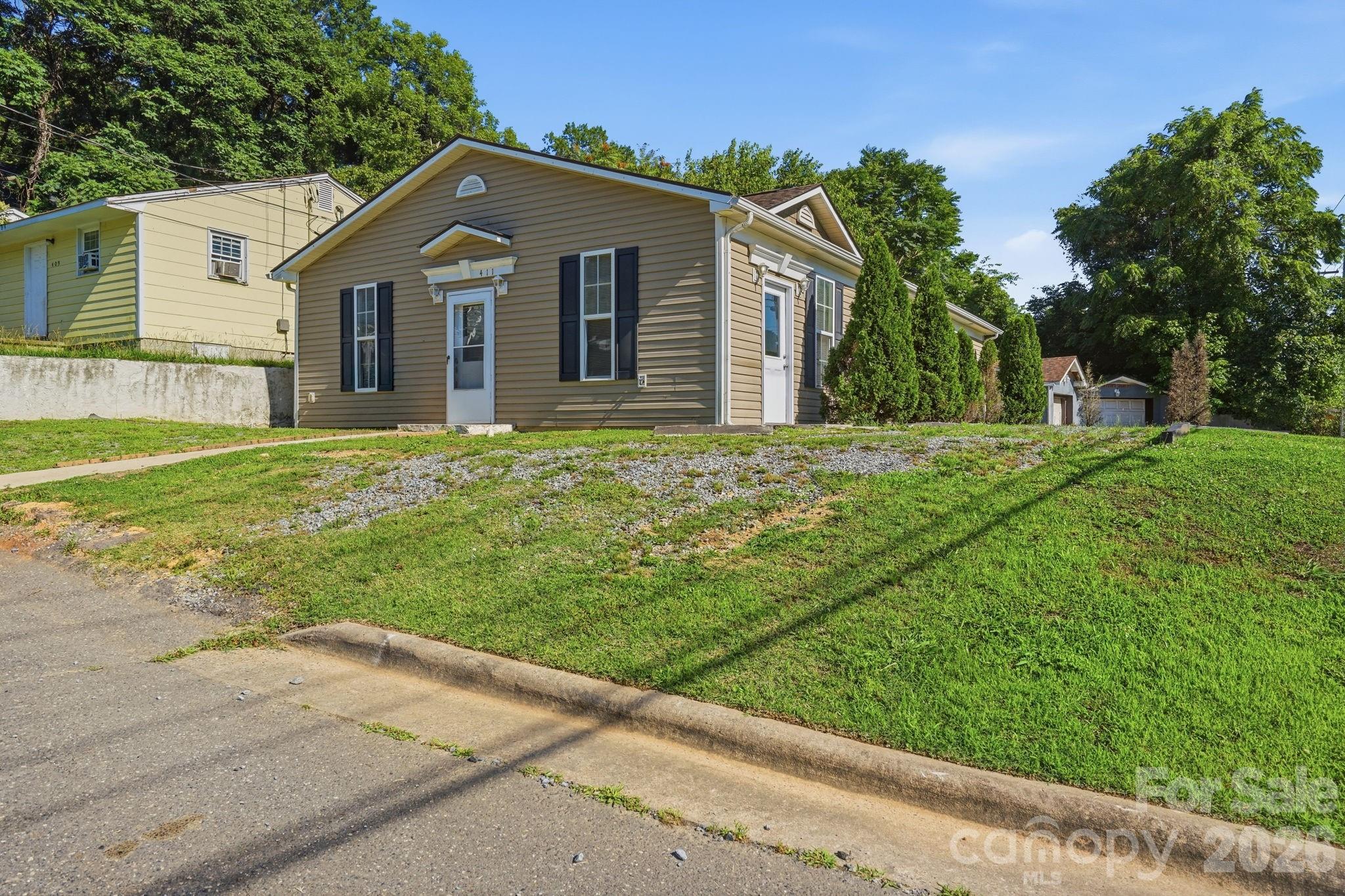 411 W Sullivan Street — Gastonia