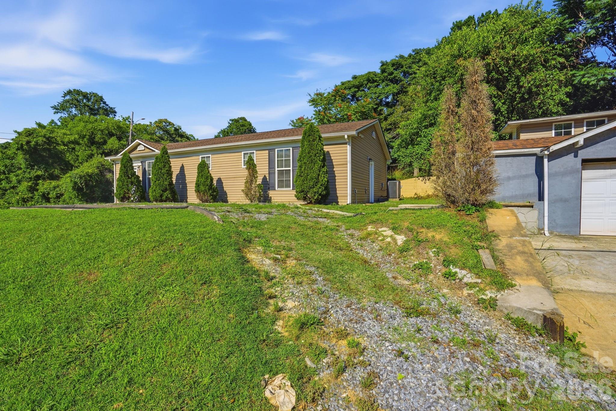 411 W Sullivan Street — Gastonia
