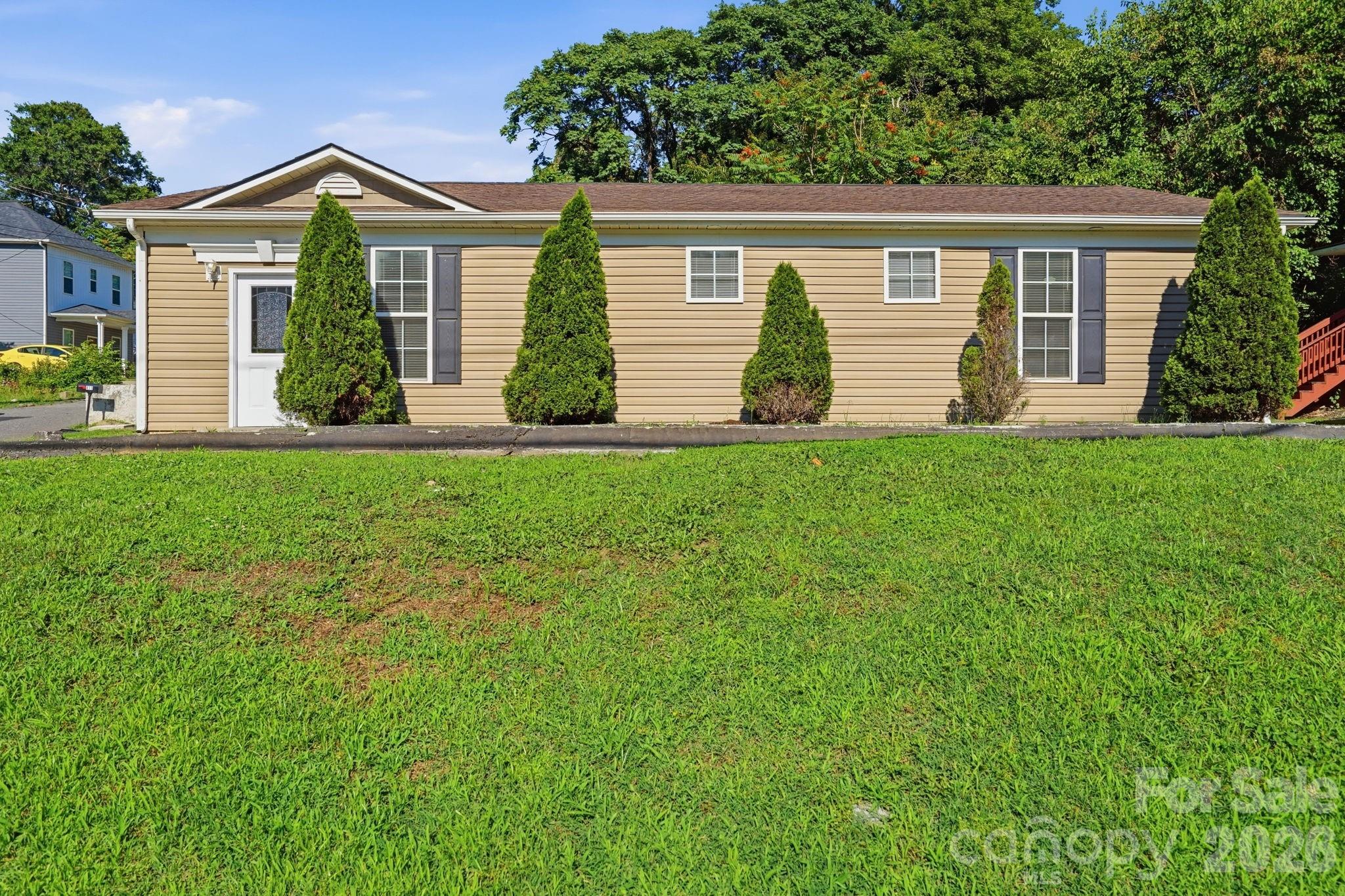 411 W Sullivan Street — Gastonia