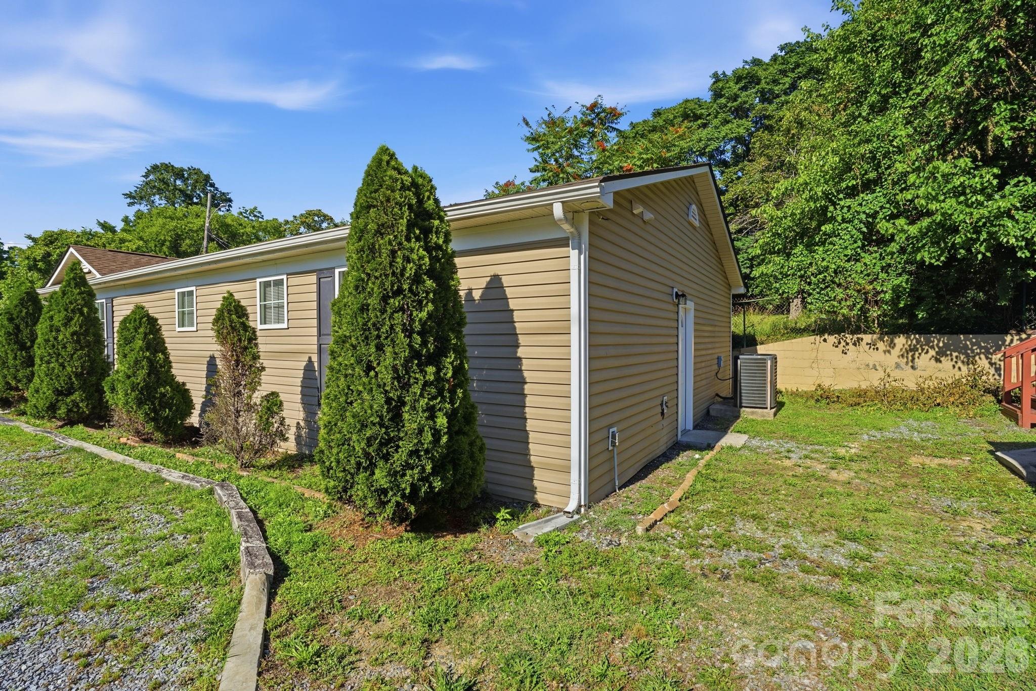 411 W Sullivan Street — Gastonia