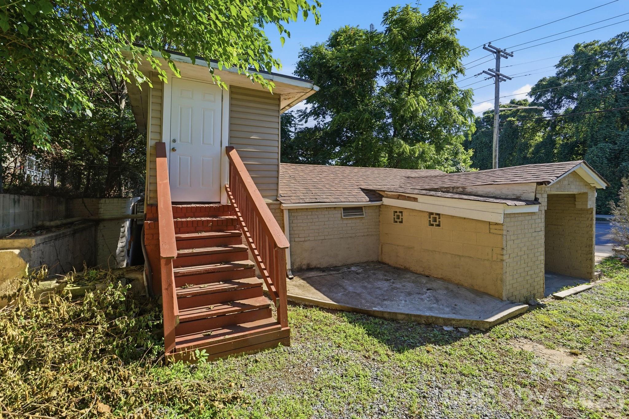411 W Sullivan Street — Gastonia